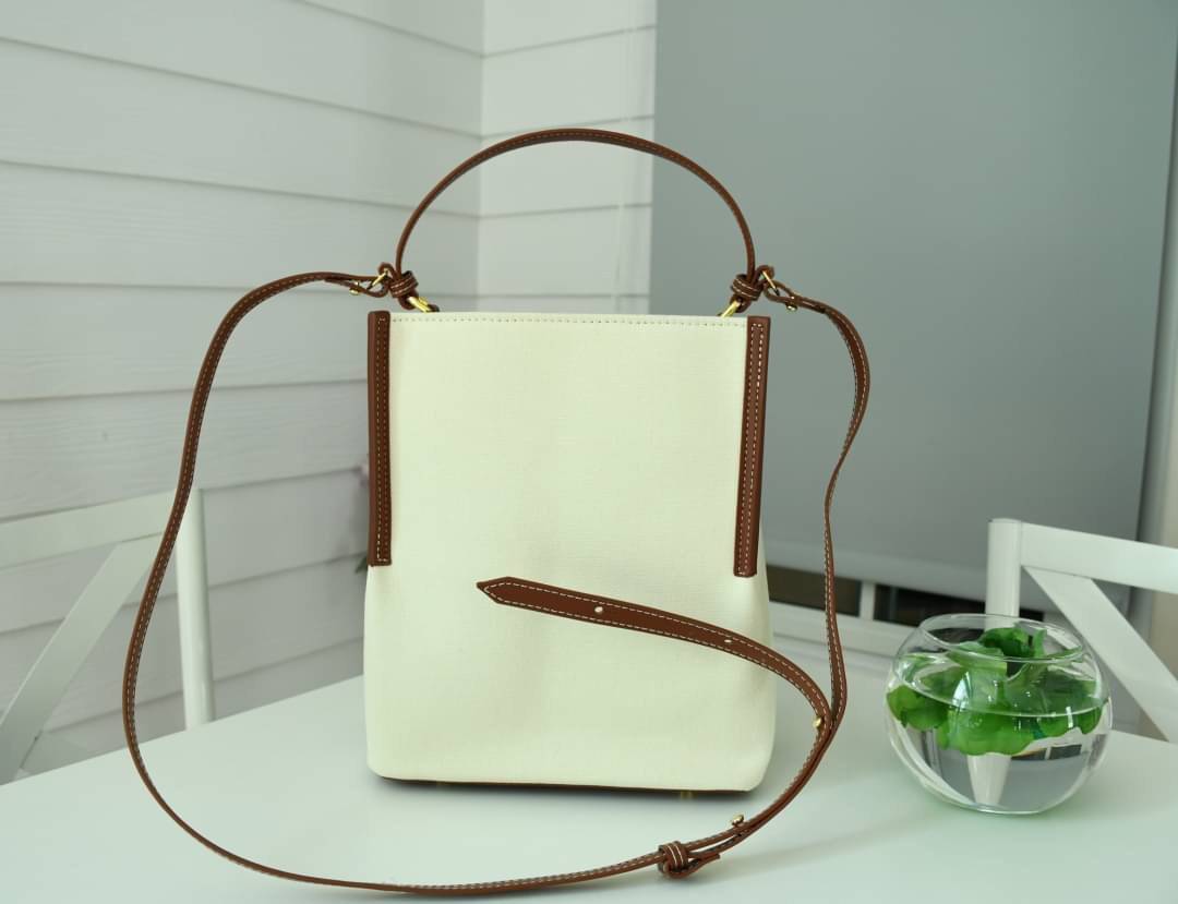 พรีเมี่ยมกิ๊ฟแท้ 100% 】Burberry canvas Bucket Bag Vip Gift with Purchase กระเป๋าถือหรือสะพายข้าง วัสดุ canvas อยู่ทรง ภายในโล่ง จุของได้เยอะ