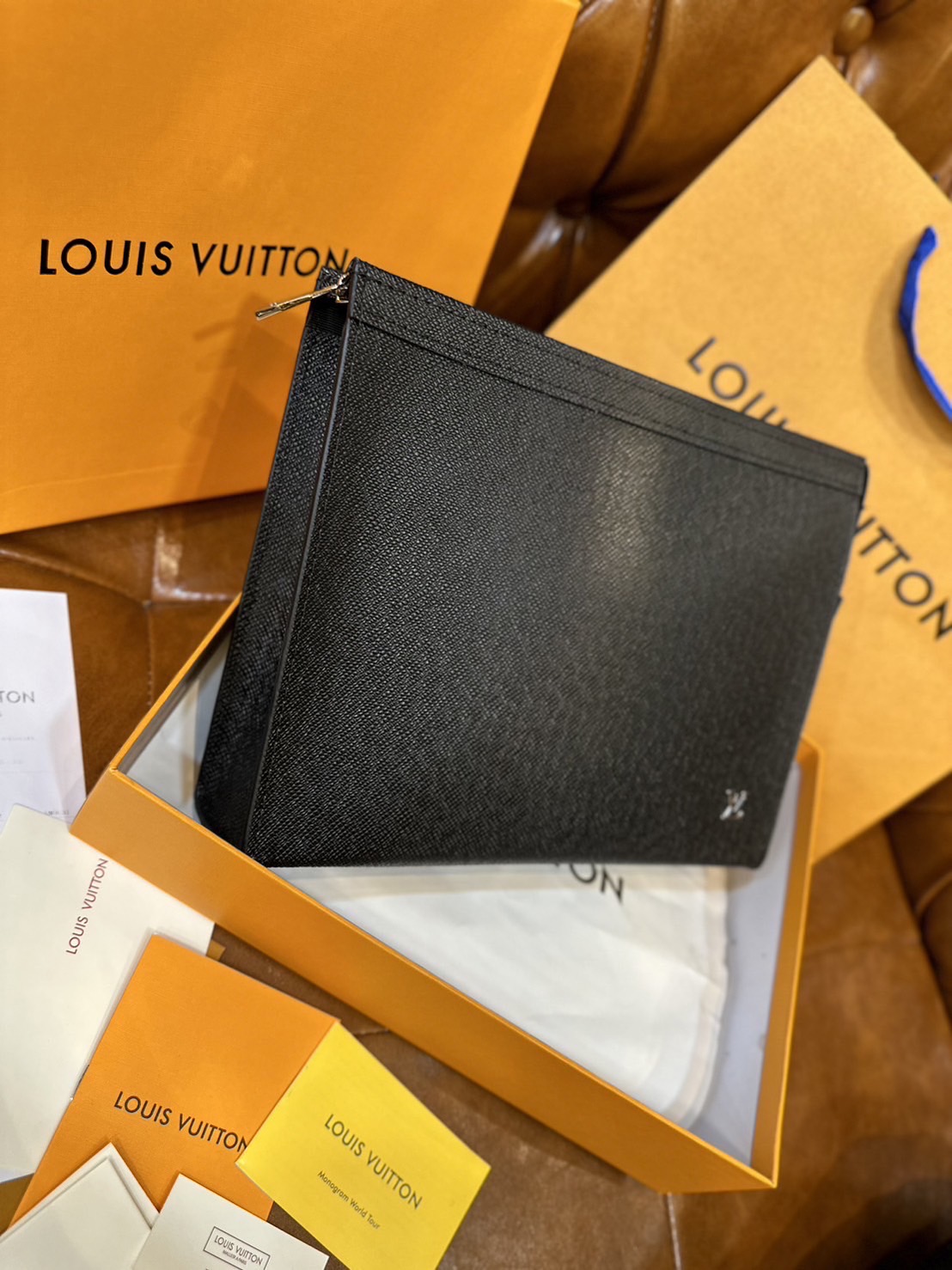 พร้อมส่ง 15 แบบ LV Pochette Voyage MM / LV Clutch กระเป๋าถือทรงคลัช ทรงพอช เกรดออริ สลับแท้ 1:1 ใช้ต่างประเทศได้ ใช้ได้ทั้งชายหญิง