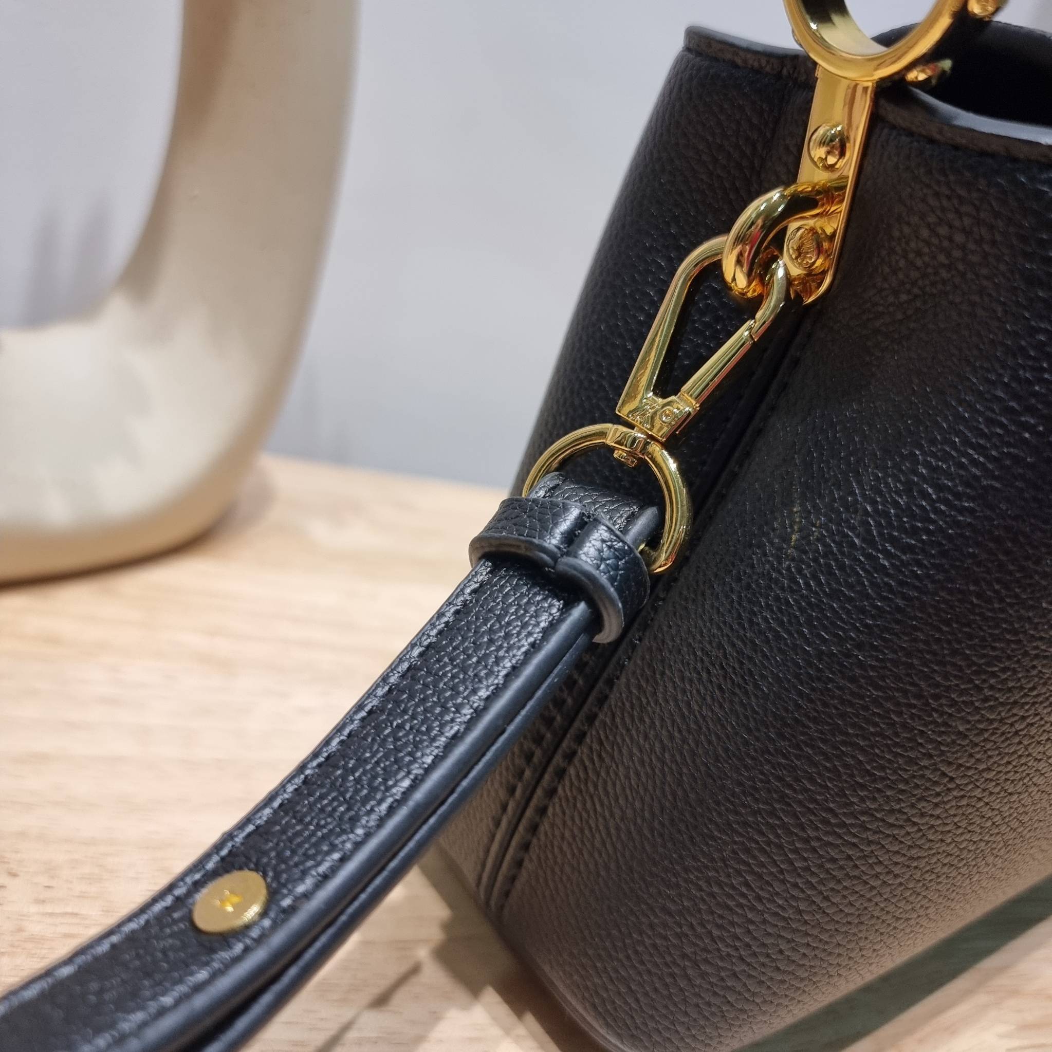 LV capucines mini top handle ที่สุดของความสวยในราคาเบาๆ กระเป๋าถือสุดหรู ดีไซน์ทรงคลาสสิค ที่รอบนี้มาในไซส์มินิ ดีงามม้ากกกก!!