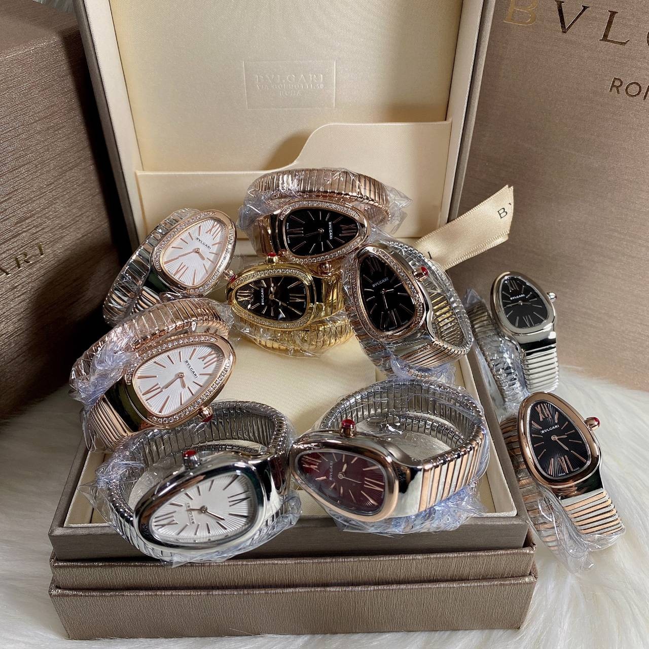 BVLGARI SERPENTI WATCH 24mm 26mm นาฬิกาบุลการี รุ่นหน้าปัดไม่มีเพชร นาฬิกาผู้หญิง ระบบถ่าน Quartz ภาพสินค้าถ่ายจากงานขายจริง