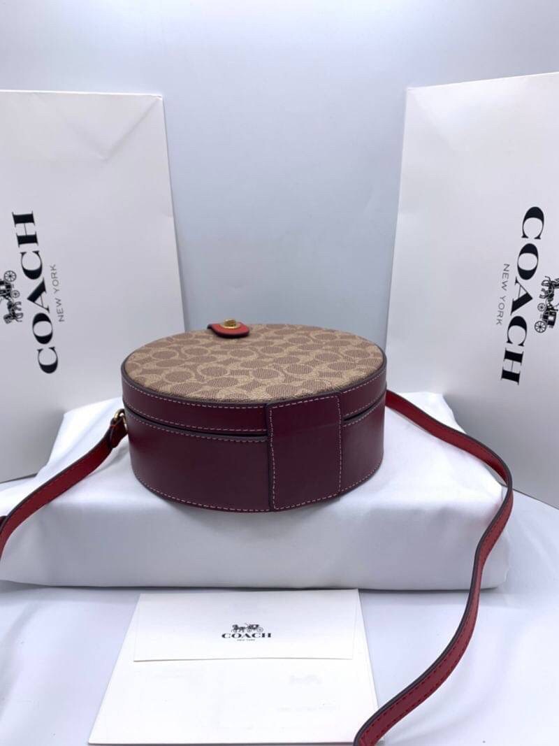 COACH LUNAR NEW YEAR CIRCLE BAG IN SIGNATURE CANVAS กระเป๋าทรงกลม ถือและสะพายข้างได้ วัสดุหนังแท้ ลาย C สวยหรู!! ตามแบบฉบับแบรนด์ ดูแพงมาก ราคาสุดคุ้มแบบนี้ ต้องมีไว้ใช้สักใบน้า!!