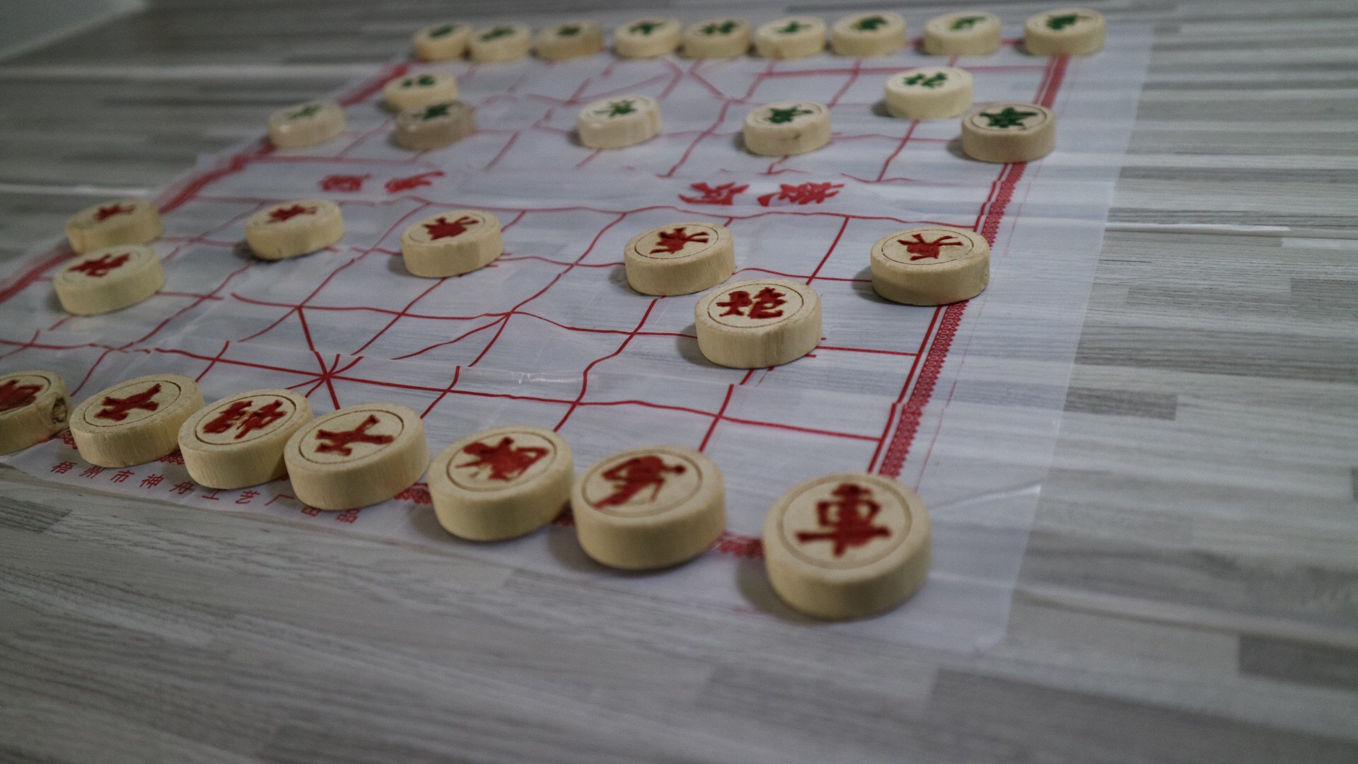 หมากรุกจีนตัวไม้พร้อมกระดานกระดาษเกรดบี