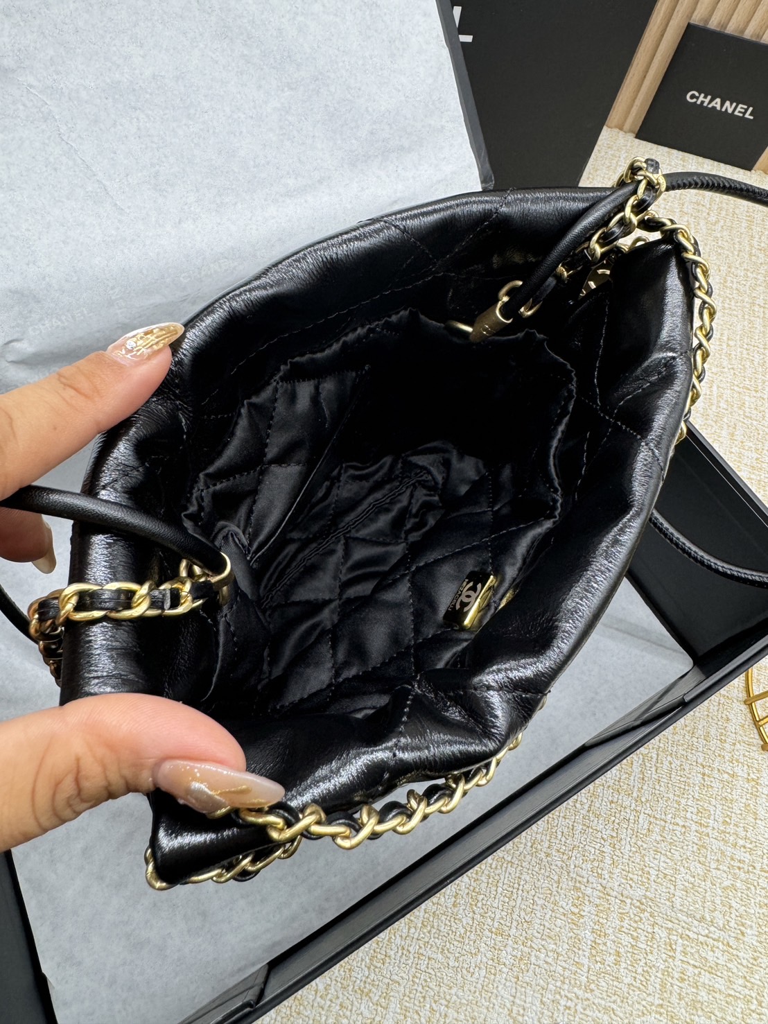 Chanel 22 Mini Handbag With Pearl Chain กระเป๋าทรงโท้ท เกรดออริ สลับแท้ 1:1 ใช้งานต่างประเทศได้