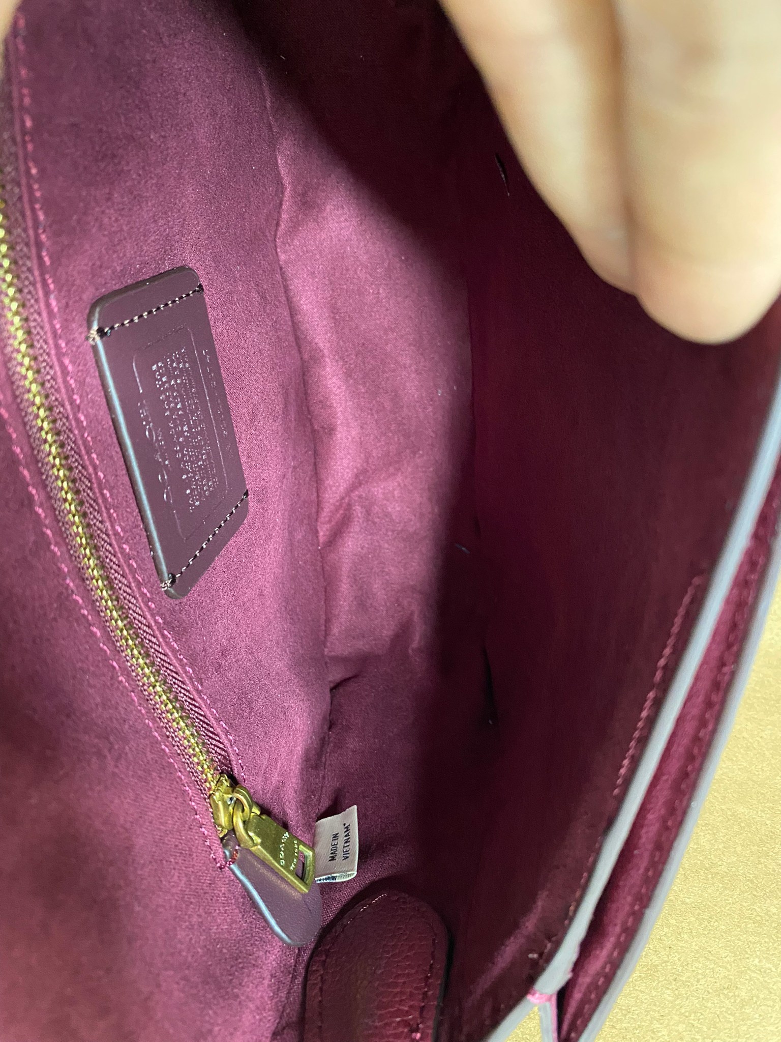 OUTLET 】COACH BEAT SADDLE BAG 10 แบบพร้อมส่ง จุกๆ เลยค่า The best item! ที่สาวๆรอคอย! ฮอตไฟลุก! สีหายาก ละมุนคุณหนู คอลเลคชั่นใหม่ ดีไซน์หรูหรา พิเศษมากๆมาพร้อมสายสะพาย 2 เส้น ใช้คู่กันหรือแยกสะพายก็สวยครบสูตร กระเป๋าสะพายทรง saddle คลาสสิค วัสดุหนัง glov