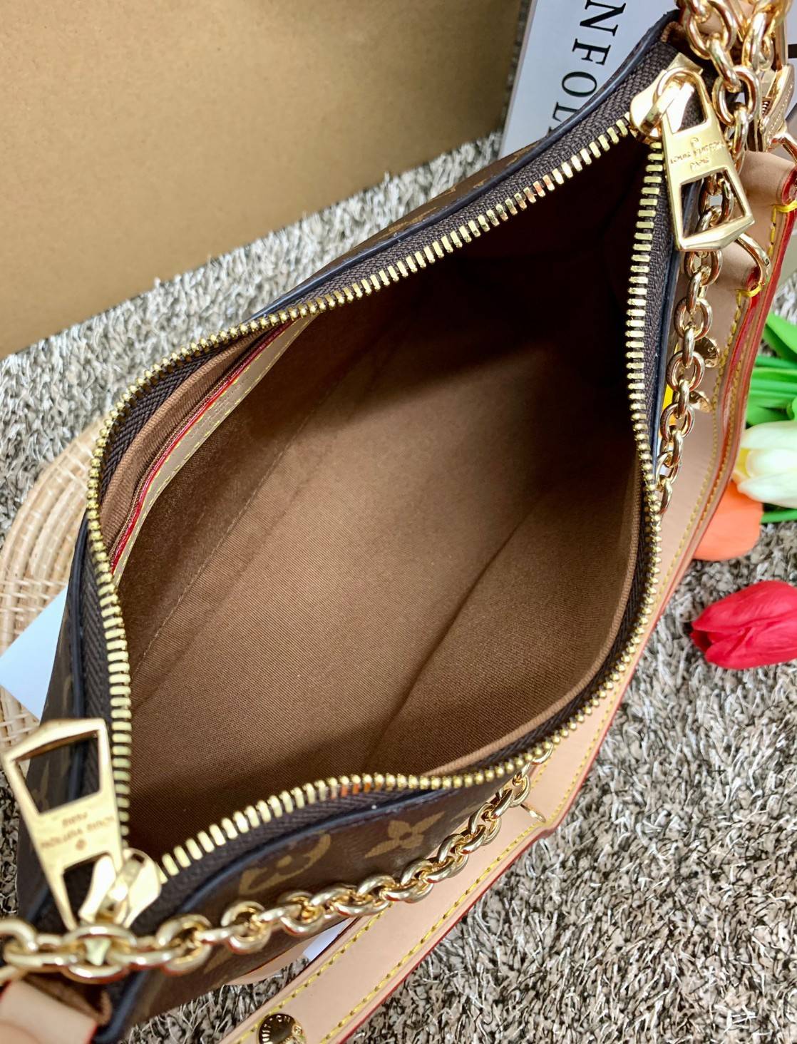 รุ่นฮิตปี2021 สะพายได้ทั่วโลกค่ะ!! LOUIS VUITTON BOULOGNE M45832 พร้อมส่ง! LV PREMIUM GIFT ตปท.!! กระเป๋าหิ้ว//สะพายข้างได้ หนังแกะ ทรงสวยมากๆค่ะ เปิดปิดกระเป๋าแบบซิปคู่ อะไหล่ทองแววหรูหรามากๆ