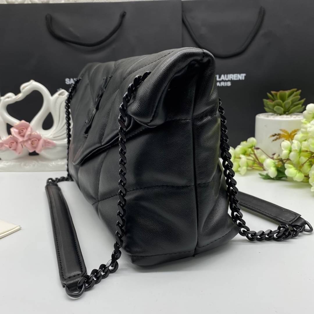 28cm YSL PUFFER SMALL CHAIN BAG IN QUILTED / Yves Saint laurent puffer small chain bag in quilted กระเป๋าสะพายรุ่นยอดนิยม ทรงสวย ใช้ได้บ่อยไม่มีเบื่อ วัสดุหนังสัมผัสนิ่มมือ ดีไซน์เรียบหรู