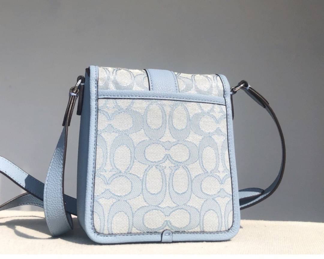 COACH North/South Lonnie Crossbody In Signature Jacquard C8321 ภาพสินค้าถ่ายจากงานขายจริง ใช้งานต่างประเทศได้