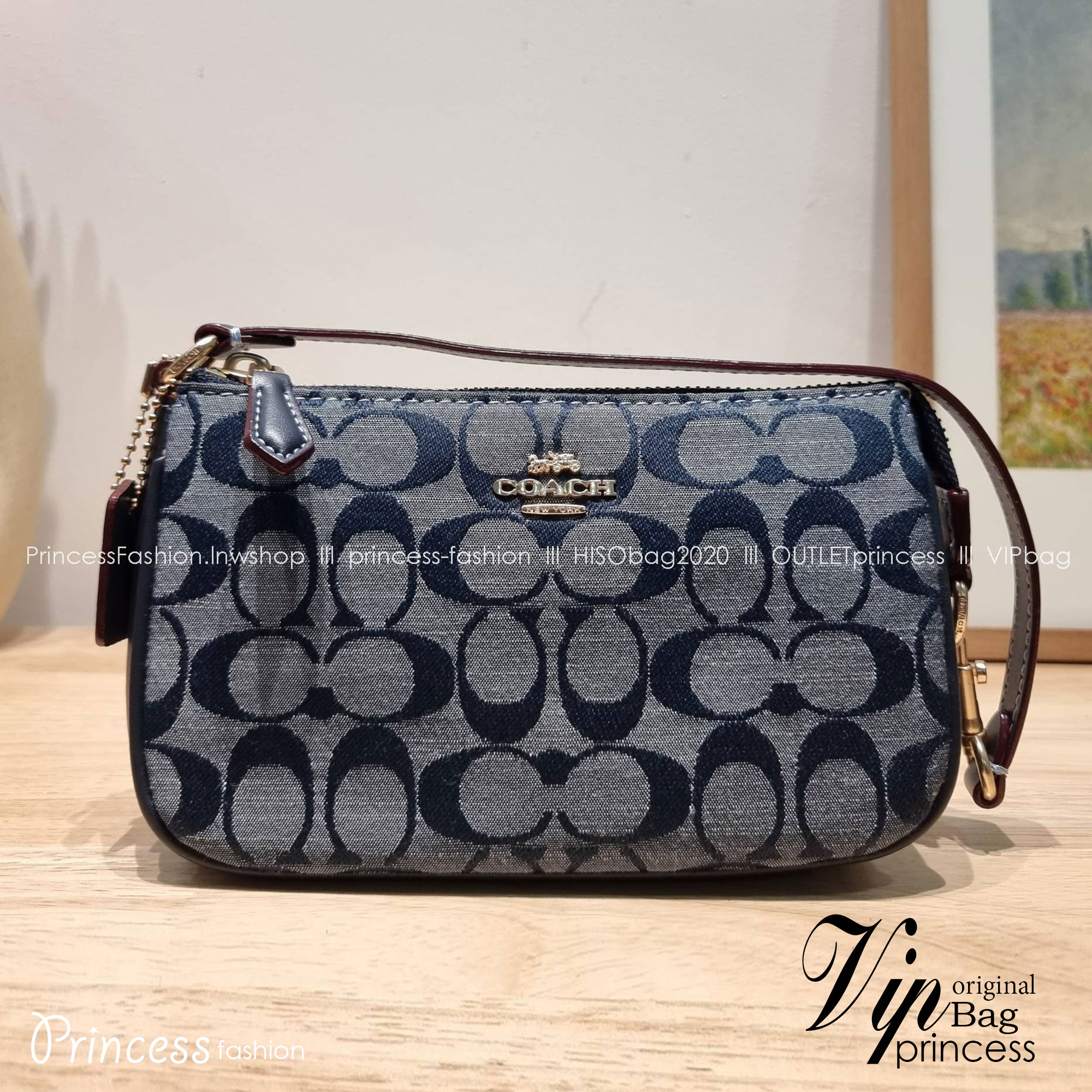 COACH Nolita 15 In Signature Chambray C8665 พร้อมส่ง คอลเลคชั่นใหม่ น่ารักน่าใช้ ในสไตล์คลาสสิค กระเป๋าทรงพอชขนาดมินิ สาวๆเห็นใบจริง ยังไงก็ต้องหลงรักไอเท็มนี้แน่นอนจ้า