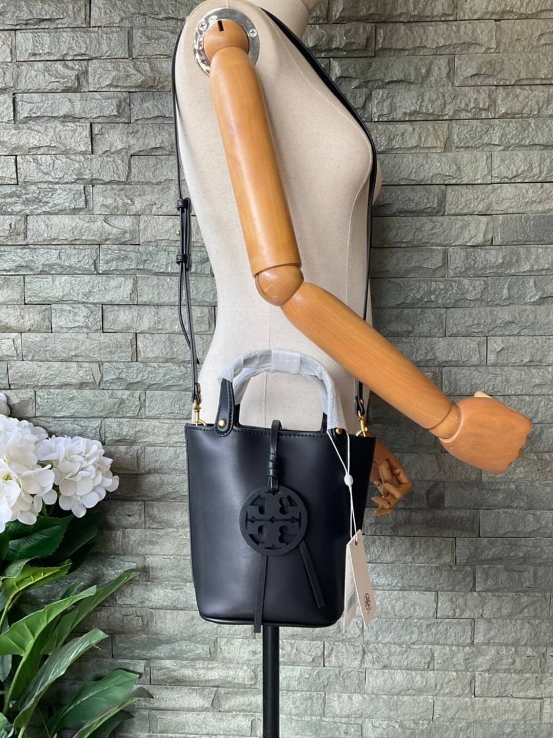 TORY BURCH LEATHER BUCKET BAG MILLER MINI BAG รุ่น 55222 กระเป๋าสะพาย Crossbody ทรงถังสวยสุดฮิต เป็นรูปทรงใหม่