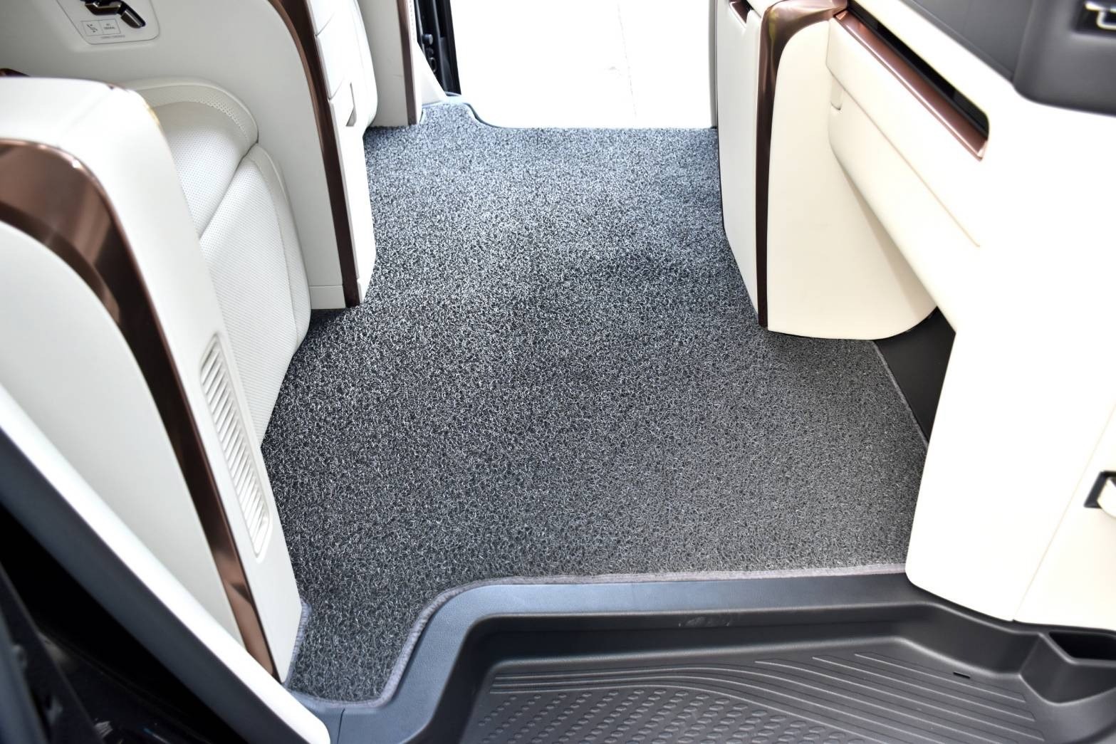 พรมดักฝุ่นรถยนต์ LEXUS LM300h , LEXUS LM350h พรมไวนิลดักฝุ่น เลกซัส แอลเอ็ม เข้ารูป เต็มคัน