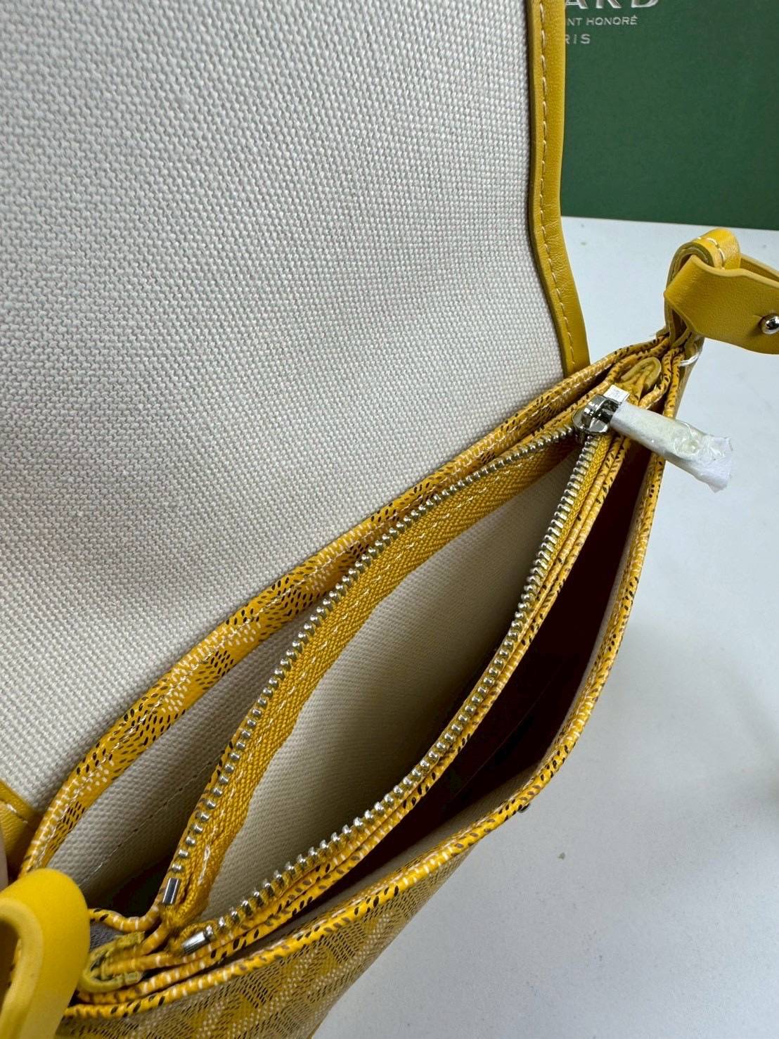 10 สี ORI หนังแท้ | GOYARD Plumet pouch-wallet กระเป๋าสะพายใบเล็กกะทัดรัด ดีไซน์กระเป๋าสตางค์ Plumet ดีไซน์มาพร้อมช่องใส่เหรียญ ธนบัตร และบัตรต่างๆ สามารถสะพายไหล่เป็นกระเป๋าสะพายข้างได้เหมือนกระเป๋าใบเล็ก