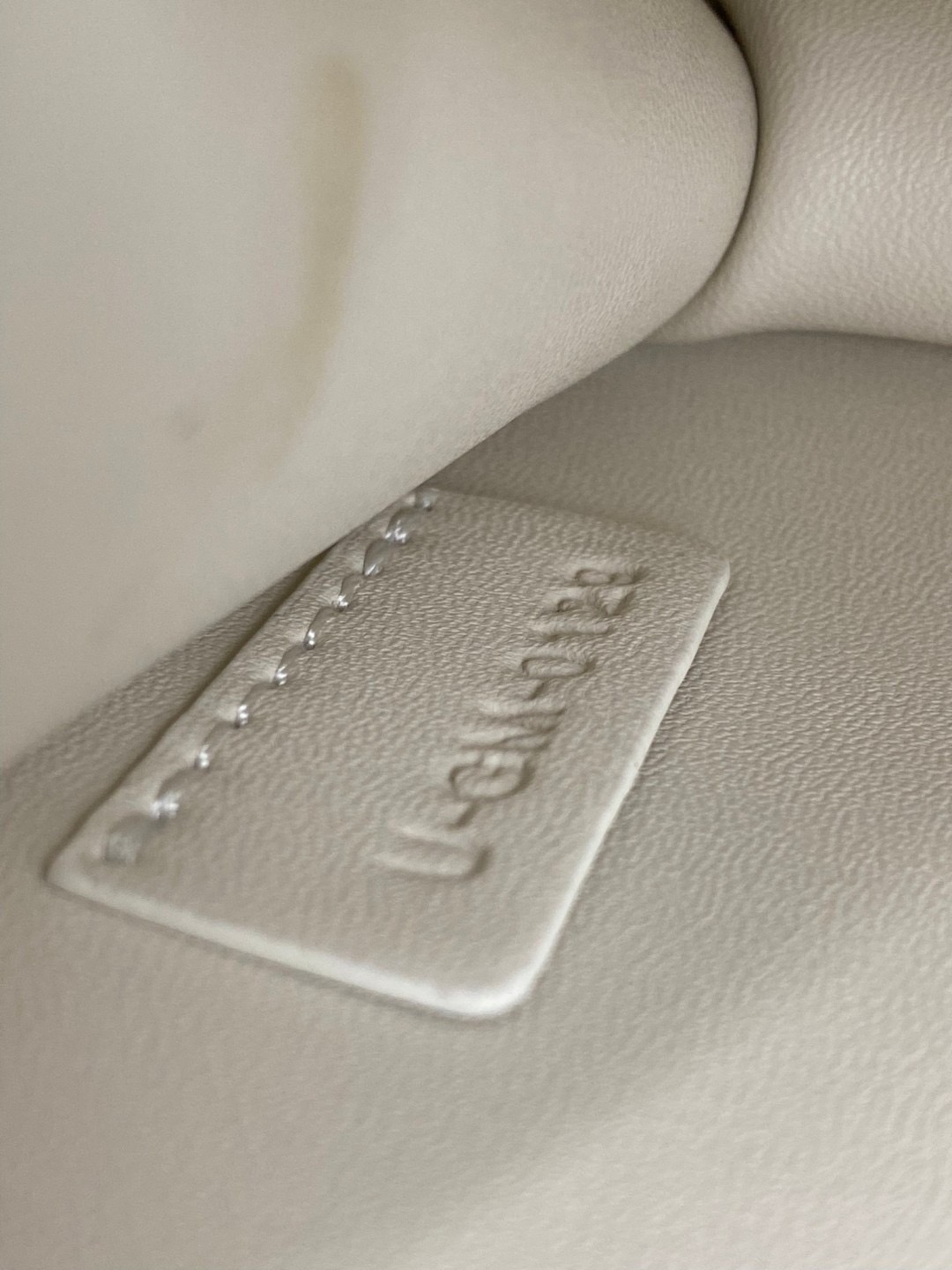 Mini Dior Ange Bag Macrocannage CD clasp with white resin pearl กระเป๋าถือพร้อมสายสะพาย ประดับตัวล็อคมุก สวยงามเหนือกาลเวลา เกรดออริ 1:1 ใช้งานต่างประเทศได้