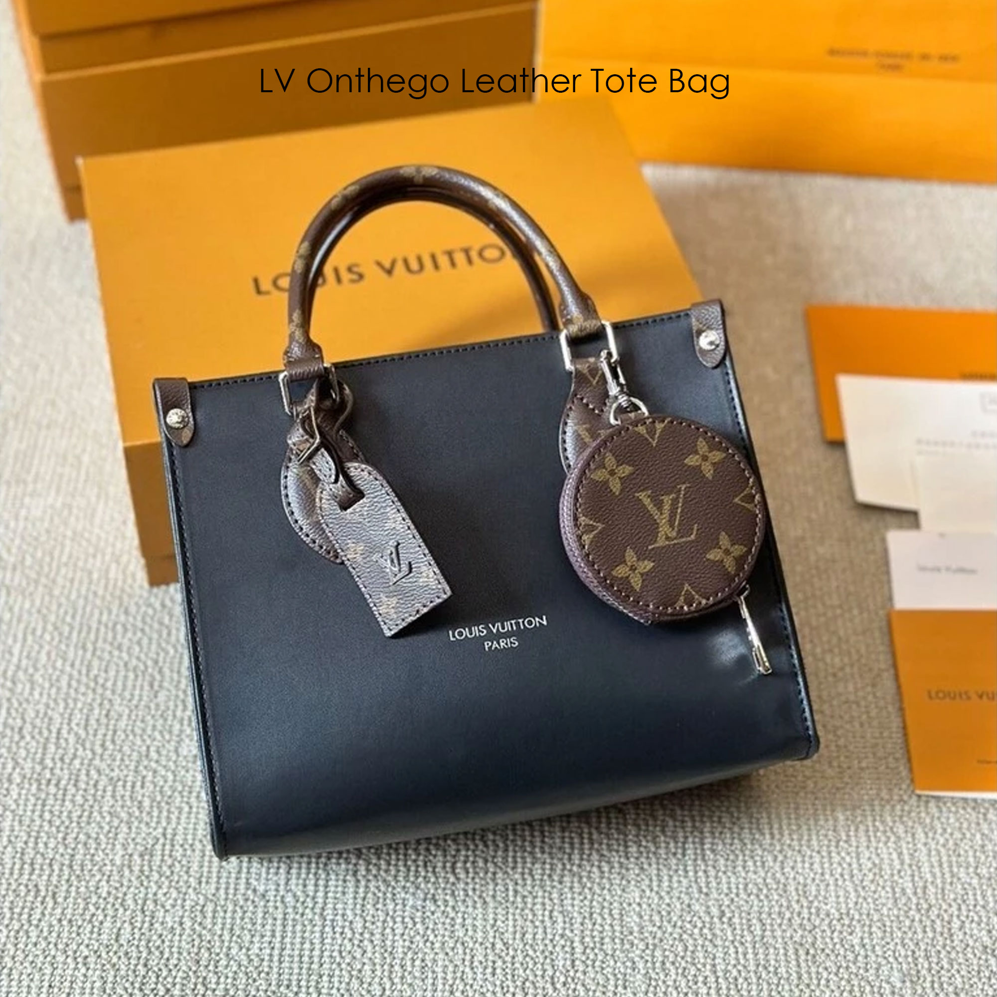 LV Onthego Leather Tote Bag กระเป๋าทรงโท้ทดีไซน์ใหม่ สีดำสุดคลาสสิก พร้อมสายสะพายโซ่ร้อยหนังสีดำเข้าเซ็ทและใบลูกลายโมโนแกรมตัดสีกันได้อย่างลงตัว ตอบโจทย์ได้ทุกลุค ทุกสไตล์