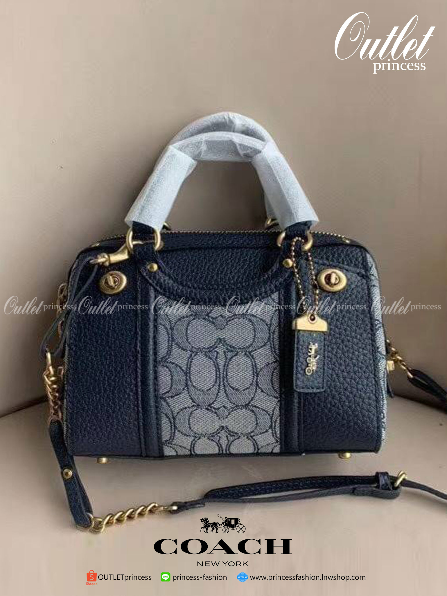 ของแท้ Coach LARK BAG 19 IN SIGNATURE JACQUARD Signature jacquard and pebble leather Inside snap pocket