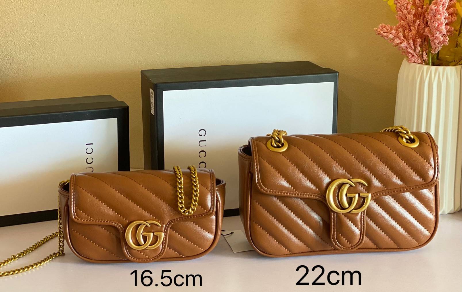 VIP GIFTbag 】GUCCI GG Marmont small brown leather shoulder bag ราคานี้หนังแท้คือคุ้มมากเลยค่าสาวๆ ต้องจัดแล้วน้าา ยกระดับความหรูให้กับตัวเองกันหน่อย ด้วยกระเป๋ารุ่นนี้!! ครอสบอดี้ที่ดีไซน์หรู อัพเลเวล ในราคาที่จับต้องได้ พร้อมเสิร์ฟความสวยตรงถึงบ้านแล้วจ้
