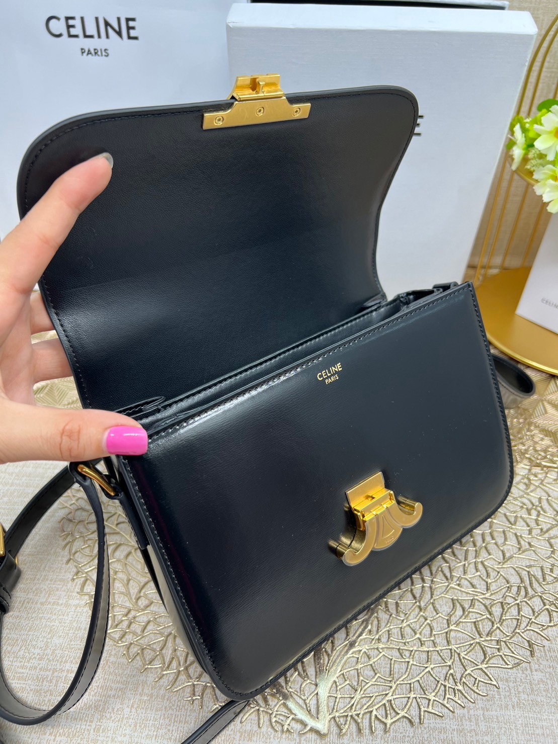 MEDIUM 22cm : CELINE CLASSIQUE TRIOMPHE BAG IN SHINY CALFSKIN / Celine Triomphe Bag / Celine Bag พร้อมส่ง 10 สี เกรดออริ 1:1 กระเป๋าแบรนด์หรูที่ควรมีแห่งปี