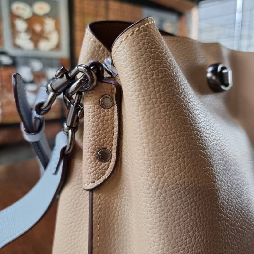 COACH WILLOW SHOULDER BAG ((C2745//C2590//C2621)) พร้อมส่งที่ไทย รุ่นแนะนำค่ะ🔥🔥 🔺กระเป๋าหิ้ว//คล้องไหล่//สะพายข้าง สุดคุ้ม! หนังแท้ชั้นดี ได้ไปหลงรักแน่นอนค่ะ หนังสวยมากๆ😘 🔺ตัวกระเป๋าแบ่งเป็นสองช่องหลัก ด้านนึงเป็นแ