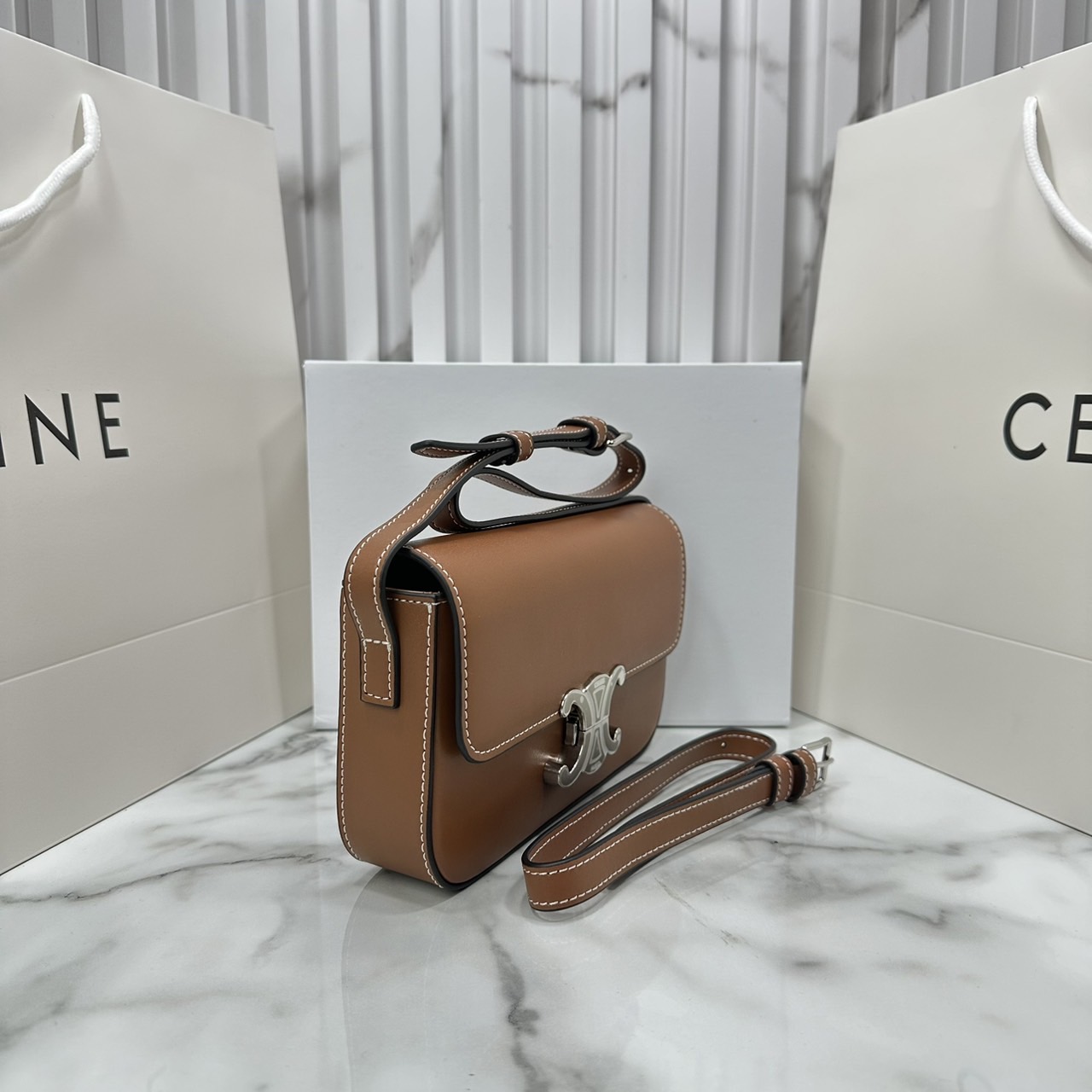 CELINE TRIOMPHE SHOULDER BAG / Celine SHOULDER BAG CLAUDE in shiny กระเป๋าสะพายไหล่ พร้อมสายสะพาย 2 เส้น เกรดออริ 1:1 ใช้งานต่างประเทศได้