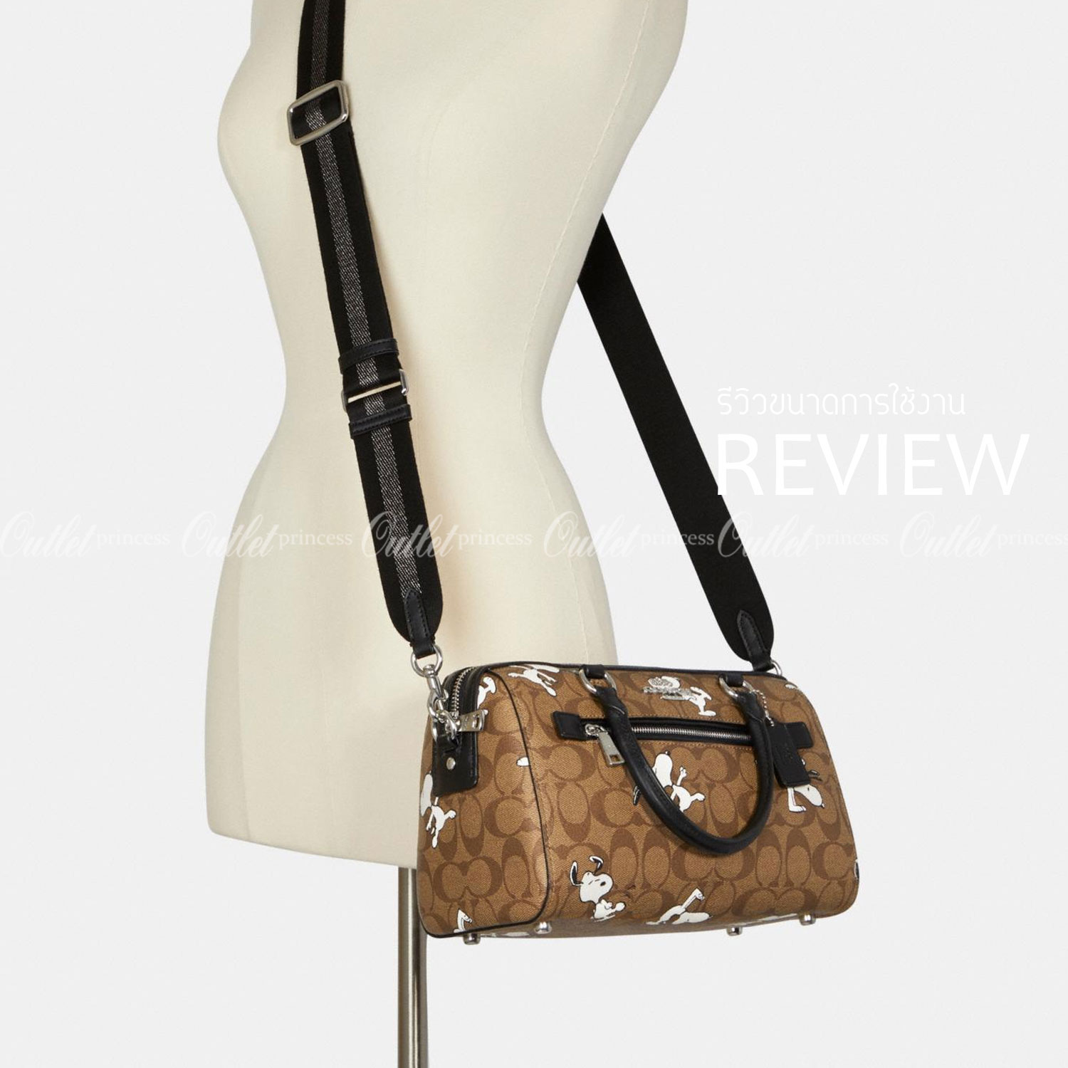 COACH FACTORY BOSTON BAG IN SIGNATURE X SNOOPY COLLECTION กระเป๋าถือหรือสะพายคอลเลคชั่นพิเศษจาก Coach Factory วัสดุ Signature refined calf leather หนังแท้ลายคอลเลคชั่น Snoopy เทคเจอร์สวยอยู่ทรง ดีไซน์ยอดนิยม ด้านหน้ามีโลโก้และช่องซิปแบรนด์ ช่องหลักเปิดปิด