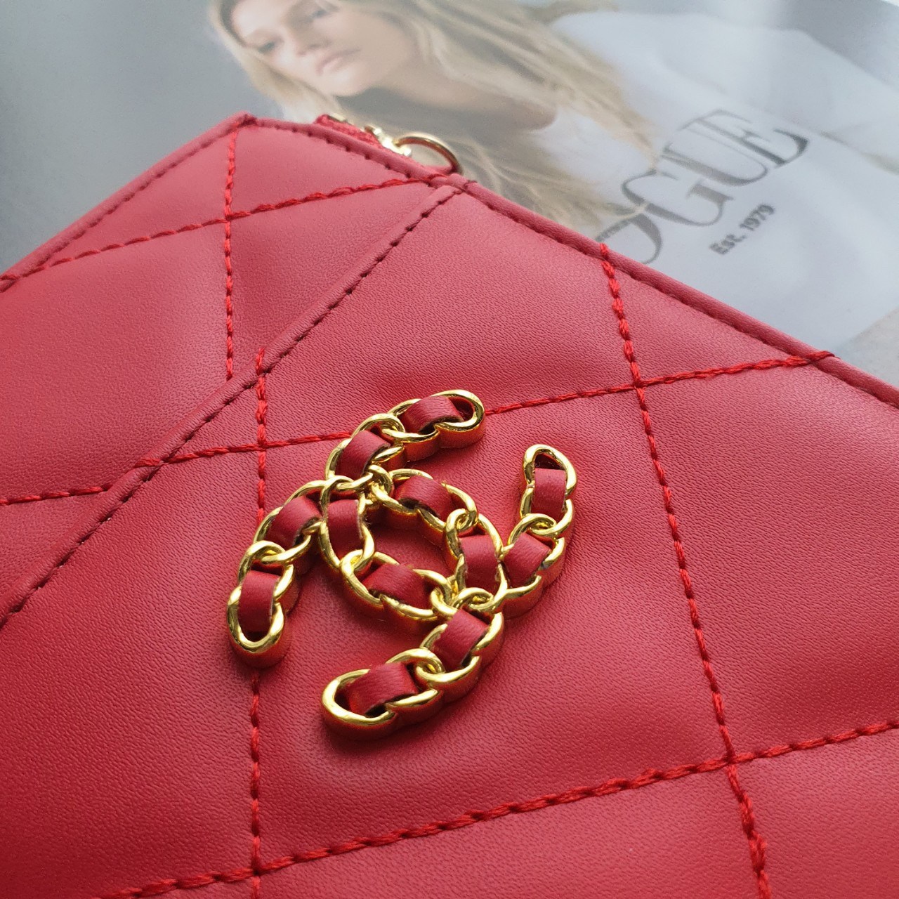 CHANEL LONG WALLET CARD PHONE HOLDER พร้อมส่งครบ 3 สี ❤️🖤🤍 พร้อมส่งที่ไทยค่าา กระเป๋าสตางค์รับทรัพย์ แนะนำรุ่นนี้เลยคะ งานพรีเมี่ยมกิ้ฟท์จากเค้าเตอร์ต่างประเทศ กระเป๋าสตางค์ทรงสวย สะดุดตา หนังสัมผัสลายด้าน จากแบรนด์ 𝗖 Ǖ