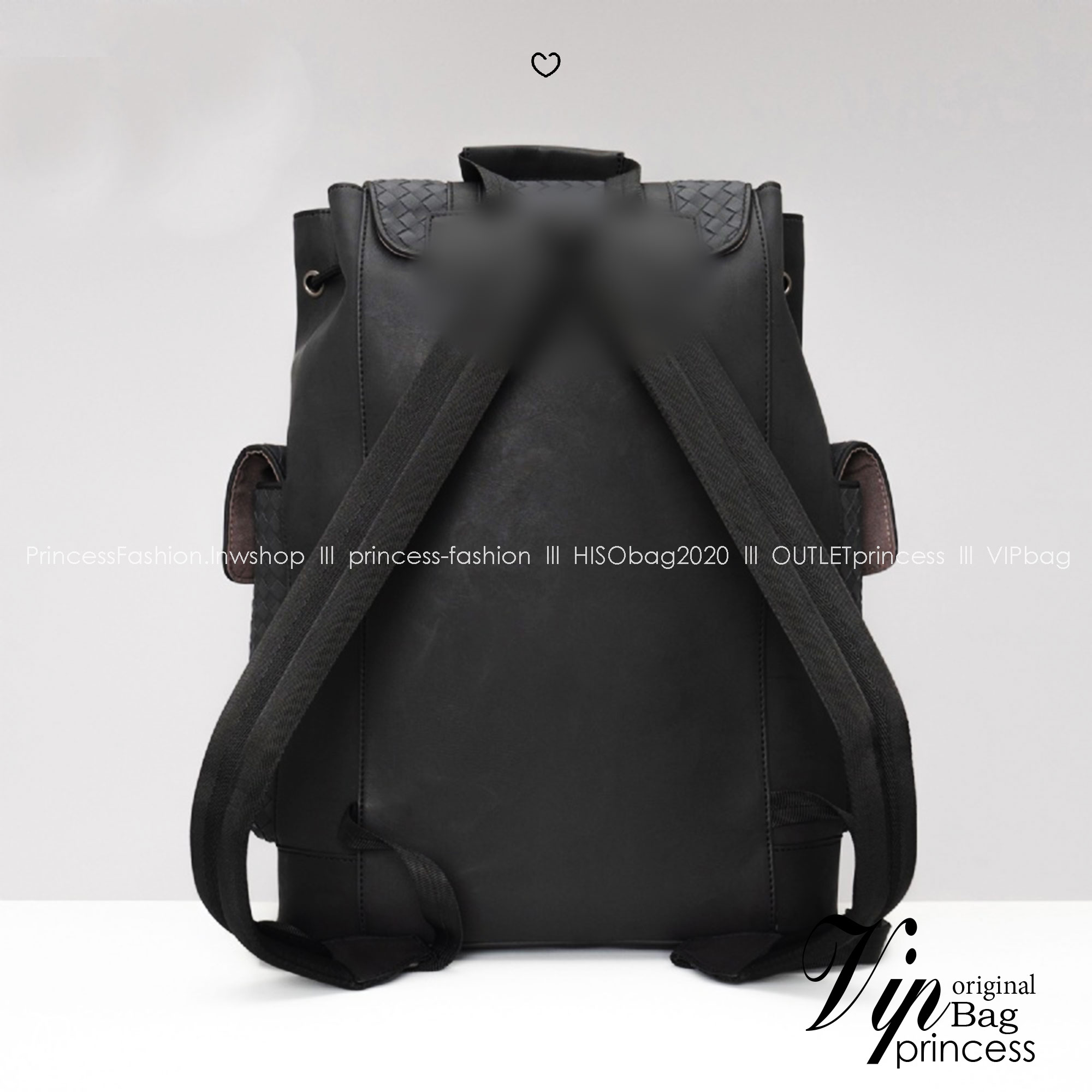 Bottega Veneta Shadow Signature Flap Backpack กระเป๋าเป้ โดดเด่นด้วยงานสานตารางสวยคลาสสิคเรียบหรูเป็นเอกลักษณ์ ดีไซน์เรียบง่าย แต่ดูแพง กิมมิคที่ใครๆก็อยากเป็นเจ้าของ