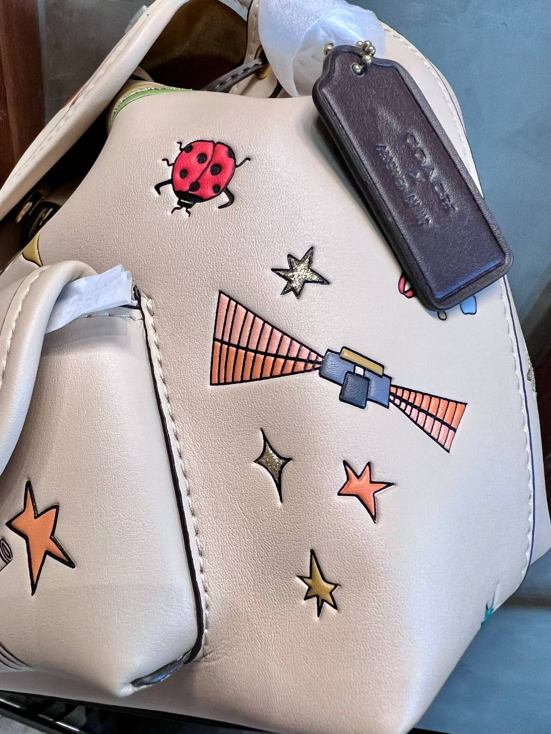 COACH X Observed By Us Riya Backpack 21 In Colorblock CK400 พร้อมส่งที่ไทยก่อนใคร กระเป๋าวสะพายหลังแบบมีหูหิ้ว หนังแท้อย่างดี หนังนิ่มละมุนมือมากค่ะ ไม่แข็งทื่อๆนะคะ!