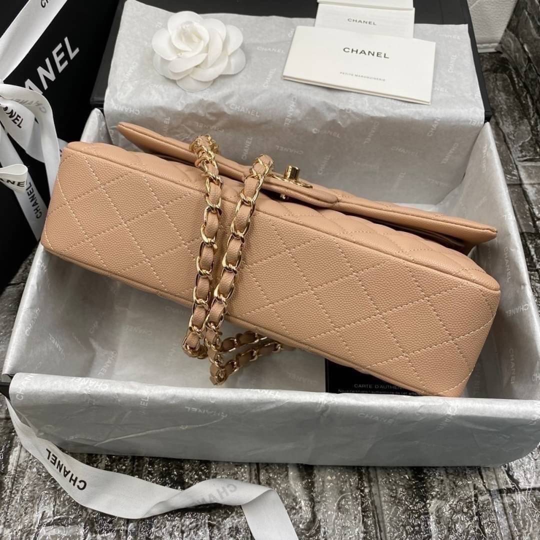 หนังแท้ CHANEL Classic Caviar 25cm กระเป๋าสะพายคลาสสิก หนังแกะและโลหะสีทอง ภาพสินค้าถ่ายจากงานขายจริง ใช้งานต่างประเทศได้