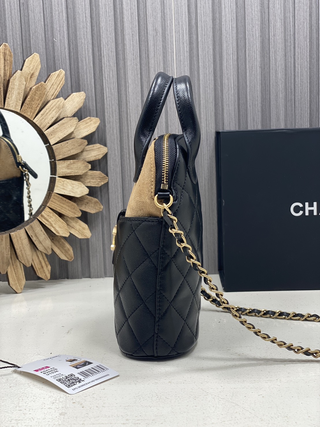 ORI หนังแท้ | Chanel Clutch with chain Suede Leather กระเป๋าถือรูปทรงใหม่ งานทูโทนหนังและหนังกลับ ตัดสีน้ำตาลดำอย่างลงตัว สวยโดดเด่น ใหม่ล่าสุด ในคอลเลกชัน Métiers d’art ปี 2024/25