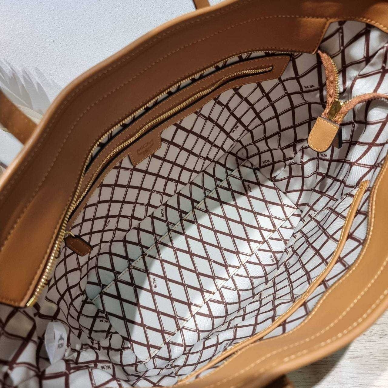 M.C.M MEDIUM TONI SHOPPER กระเป๋าทรงโท้ทใบใหญ่จุใจ เกรดท็อปออริ 1:1 สลับแท้ ใช้งานต่างประเทศได้