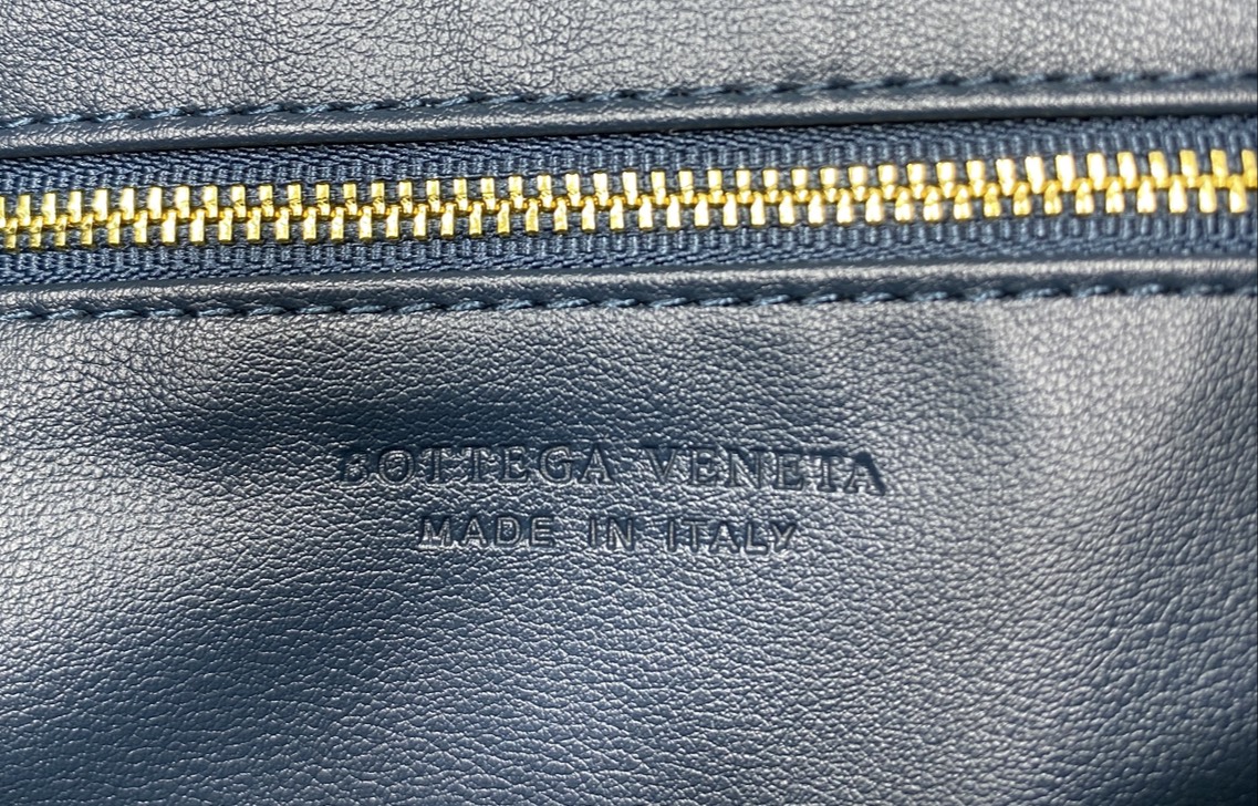 BOTTEGA Large Hop Shoulder Bag 48cm / BOTTEGA Hobo Bag กระเป๋าสะพายไหล่ใบใหญ่ จุของได้เยอะมาก ดีไซส์สานเป็นเอกลักษณ์สวยงาม