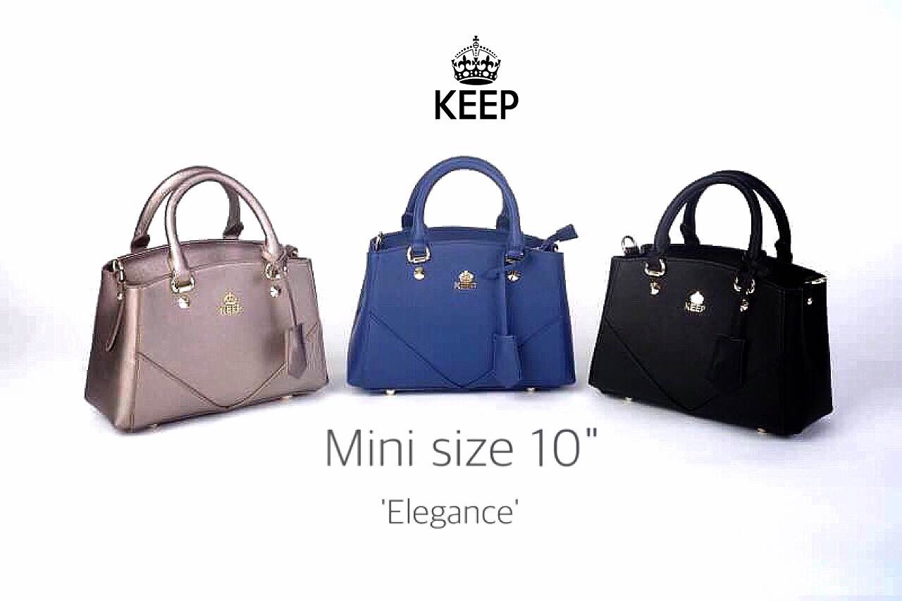 รุ่นขายดีที่สุด 👍 จากแบรนด์ KEEP รุ่น Elegance รอบนี้เข้ามา 2 size ให้เลือกเลยค่า **จุดเด่นที่ >หนังคุณภาพ ลายหนัง saffiano > ถือสะพายเข้าง่ายกับทุกชุด >ทรงสวยมากคะ ขนากกระเป๋ากำลังดีคะ ใส่ กปต ยาว มือถือได้ทุกรุ่น > มีช่องย่อยแบ่งเก็บ