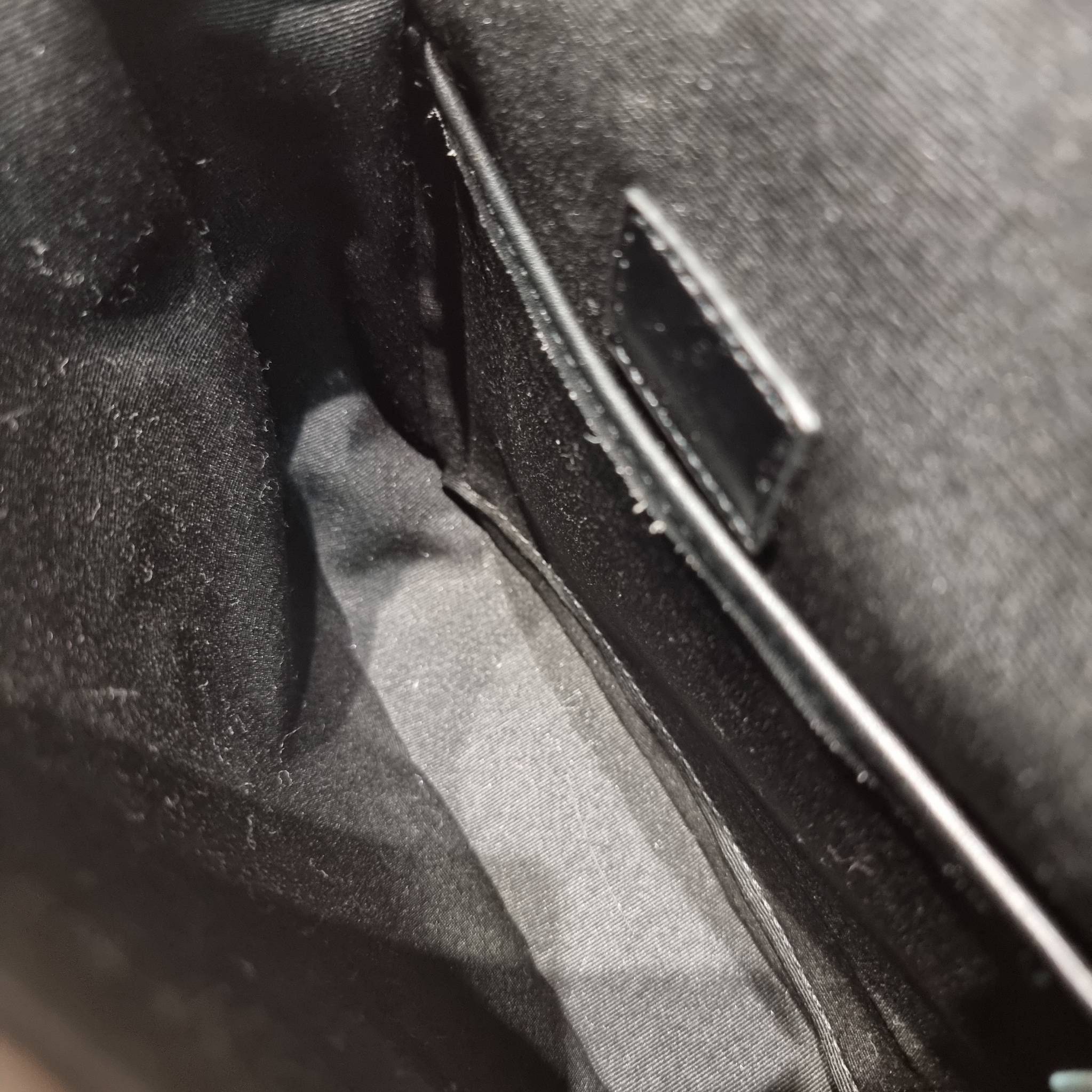 LV bass macassar monogram bag ของใหม่จัดให้หนุ่มๆ กับกระเป๋าสะพายทรงแมสเซ็นเจอร์ ไซส์กำลังดี เหมาะกับหนุ่มๆที่รักความคล่องตัว วัสดุหนังแคนวาสตัดสลับหนัง