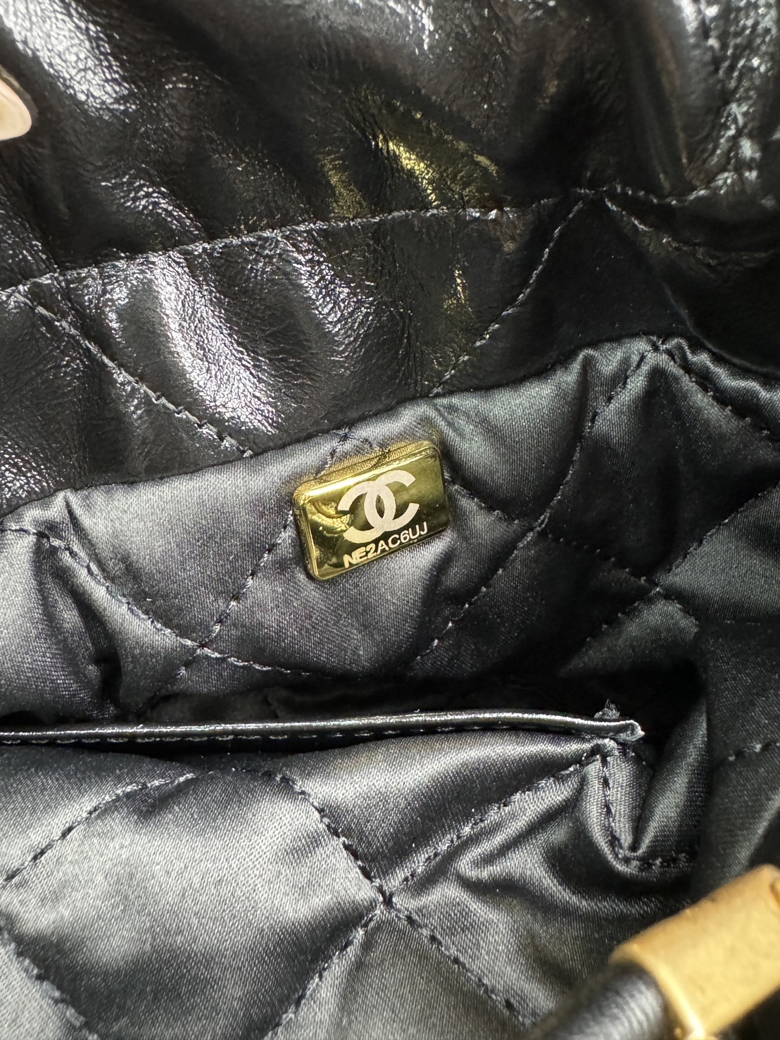 Chanel 22 Mini Handbag With Pearl Chain กระเป๋าทรงโท้ท เกรดออริ สลับแท้ 1:1 ใช้งานต่างประเทศได้