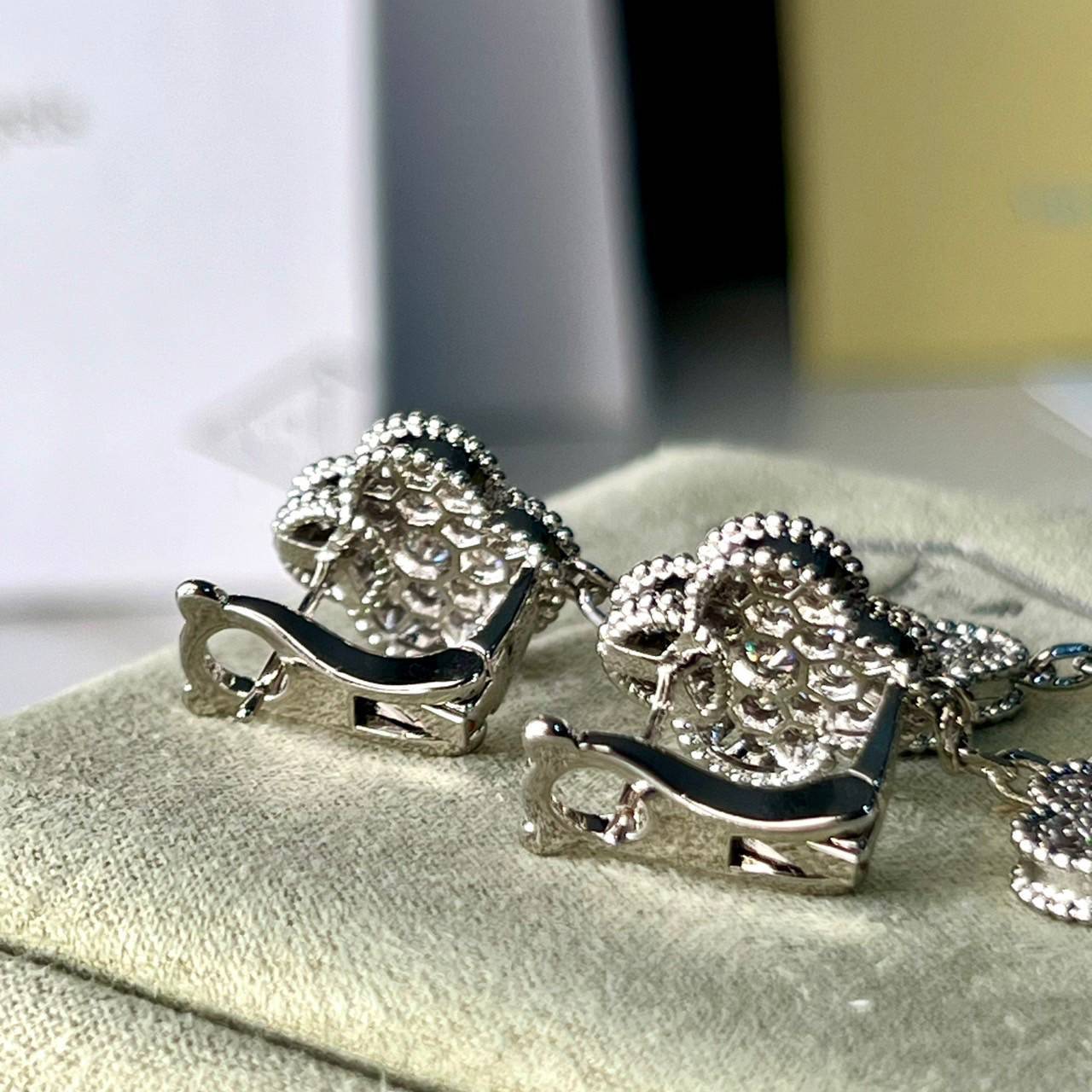 เกรดเทพ ORI | VAN CLEEF & ARPELS HOOP EARRINGS ต่างหูเงินแท้ แวนคลีฟ แอนด์ อาร์เปลส์ สวยเก๋ คุณภาพงานประกวด เอาใจสาวๆไปเลย