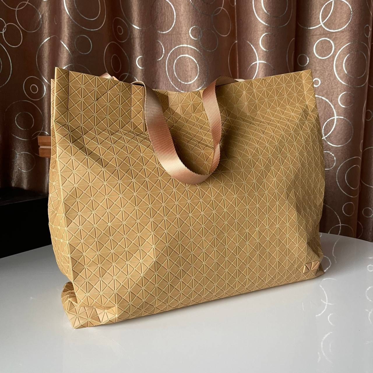 VIP 】Bao Bao Issey Miyake Cart Tote Bag พร้อมส่งที่ไทย รุ่นใหม่ล่าสุด สามารถใช้ได้ทั้งผู้หญิงกับผู้ชาย เบาสบายจุของได้เยอะสามารถทนทานต่อน้ำหนักได้สูงใช้งานได้ยาวๆเลยค่ะ