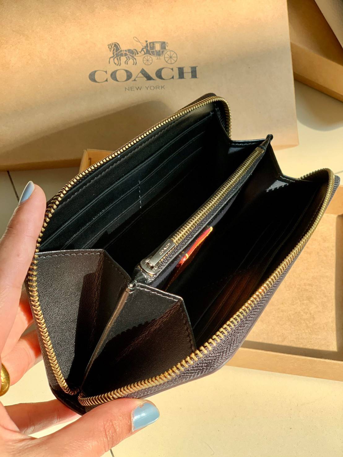 ของแท้ 💯% COACH ZIP WALLET SNOOPY LIMITED ((16122B)) พร้อมส่ง!! กระเป๋าเงินใบยาวซิปรอบ หนังแท้ลายหนังสวย