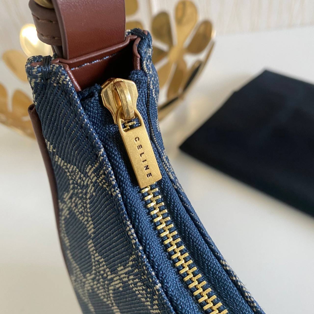 พร้อมส่งที่ไทย!! ที่นี่ที่เดียว Celine Pre-Owned Paris Macadam shoulder bag สีลายใหม่มีจำนวนจำกัด