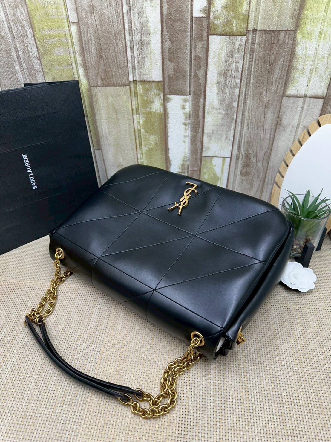 ORI หนังแท้ | YSL JAMIE 4.3 medium Bag 35cm กระเป๋าสะพายใบใหญ่ เรียบหรู ดูปัง ดูแพง สีดำคลาสสิคตัดกับอะไหล่สีทองได้อย่างลงตัว ภายในโล่งกว้าง จุของได้แบบเต็มที่