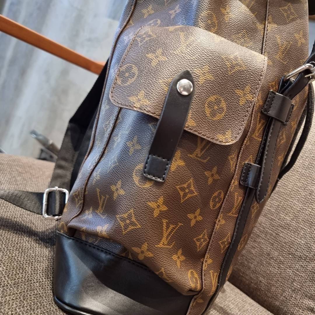 LV Christopher PM Monogram Eclipse Reverse เป้สะพายหลังใบใหญ่ LV MONOGRAM BACKPACK ที่หนุ่มๆตามหากันมากที่สุด LONG WEEKEND กระเป๋าใบใหญ่ต้องมี!! รุ่นสุดฮอต!! ด้วยรูปทรงที่คลาสสิค สไตล์เอกลักษณ์ วัสดุหนังแคนวาส ทนทาน