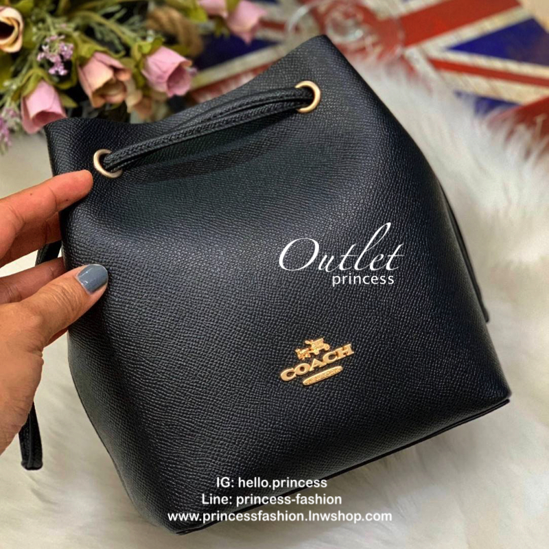 COACH LENA CROSSBODY BAG กระเป๋าสะพายทรง bucket หนังแกะแท้ หนังนิ่ม เบา ขนาดกำลังน่ารัก เปิดปิดแบย drawstring, แม่เหล็ก ภายในโล่ง ใส่ wallet กลาง มือถือทุกรุ่น และของใช้ส่วนตัว สายสะพานปรับได้ค่ะ