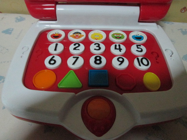 Fisher-Price Sesame Street Elmo's Learning Fun Laptop ของเล่นมือสอง