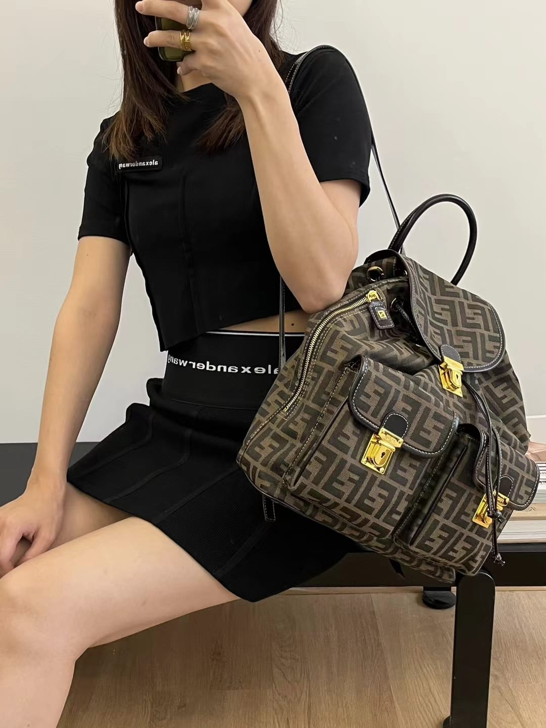 FENDI Zucca Monogram Backpack with 2 pocket กระเป๋าเป้ FF ใบใหญ่จุของได้เยอะ ภายในโล่งกว้าง พร้อมช่องใส่ของด้านหน้าสะดวกใช้งาน นานๆจะมีมาในรูปแบบเป้ให้ครอบครองกันค่า! วันไหนๆ ในไทยหรือ ตปท.ใบเดียวจบ!!