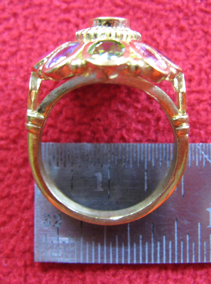 สินค้าหมดค่ะ แหวนพลอยนพเก้า รูปดอกไม้8กลีบ ทองเหลือง พร้อมกล่องกำมะหยี่ค่ะ