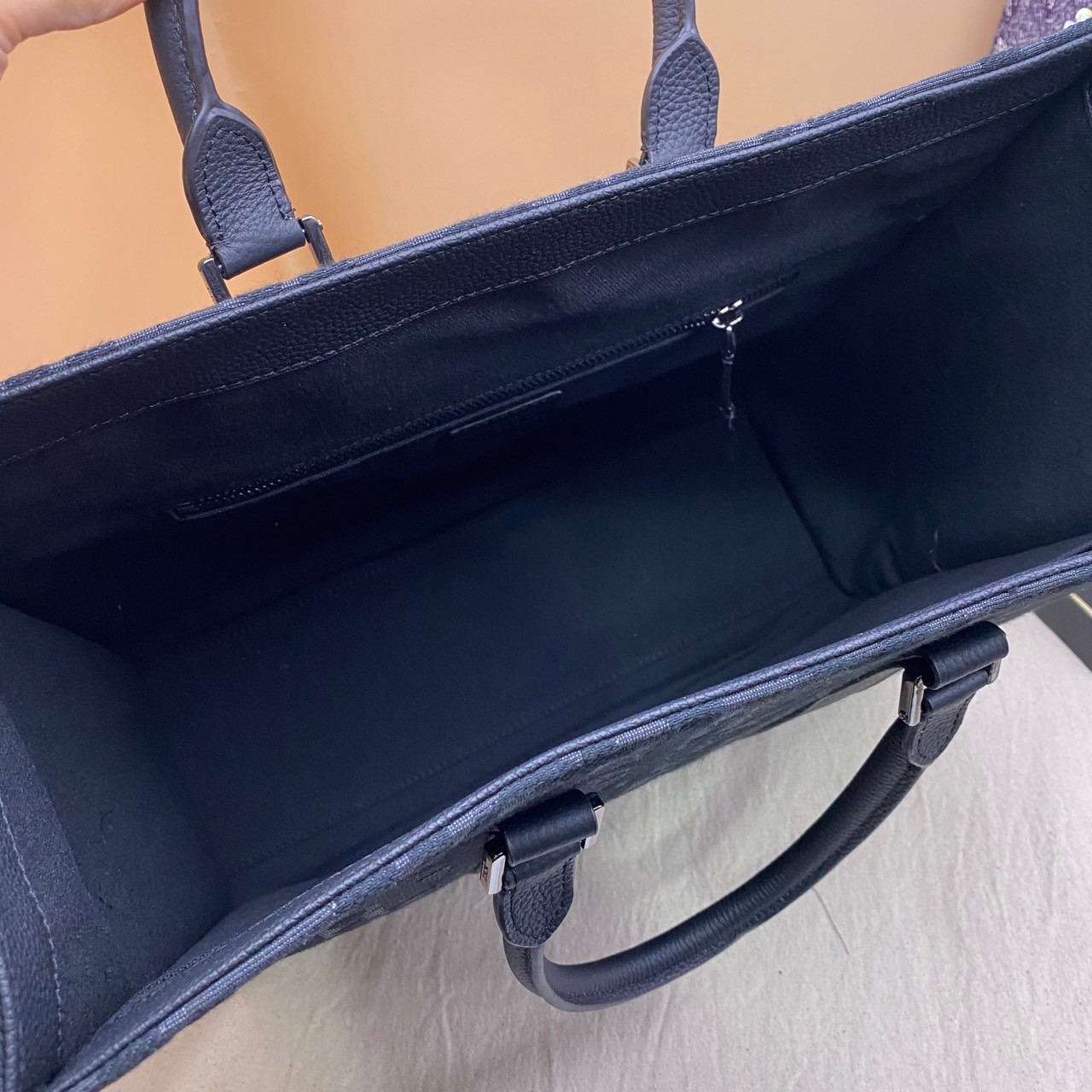 พร้อมส่ง 2 สี DIOR East-West Tote Bag Maxi Dior Oblique Jacquard / DIOR TOTE BAG กระเป๋าทรงโท้ท เกรดออริ สลับแท้ 1:1 ใช้ต่างประเทศได้ New for Spring 2024