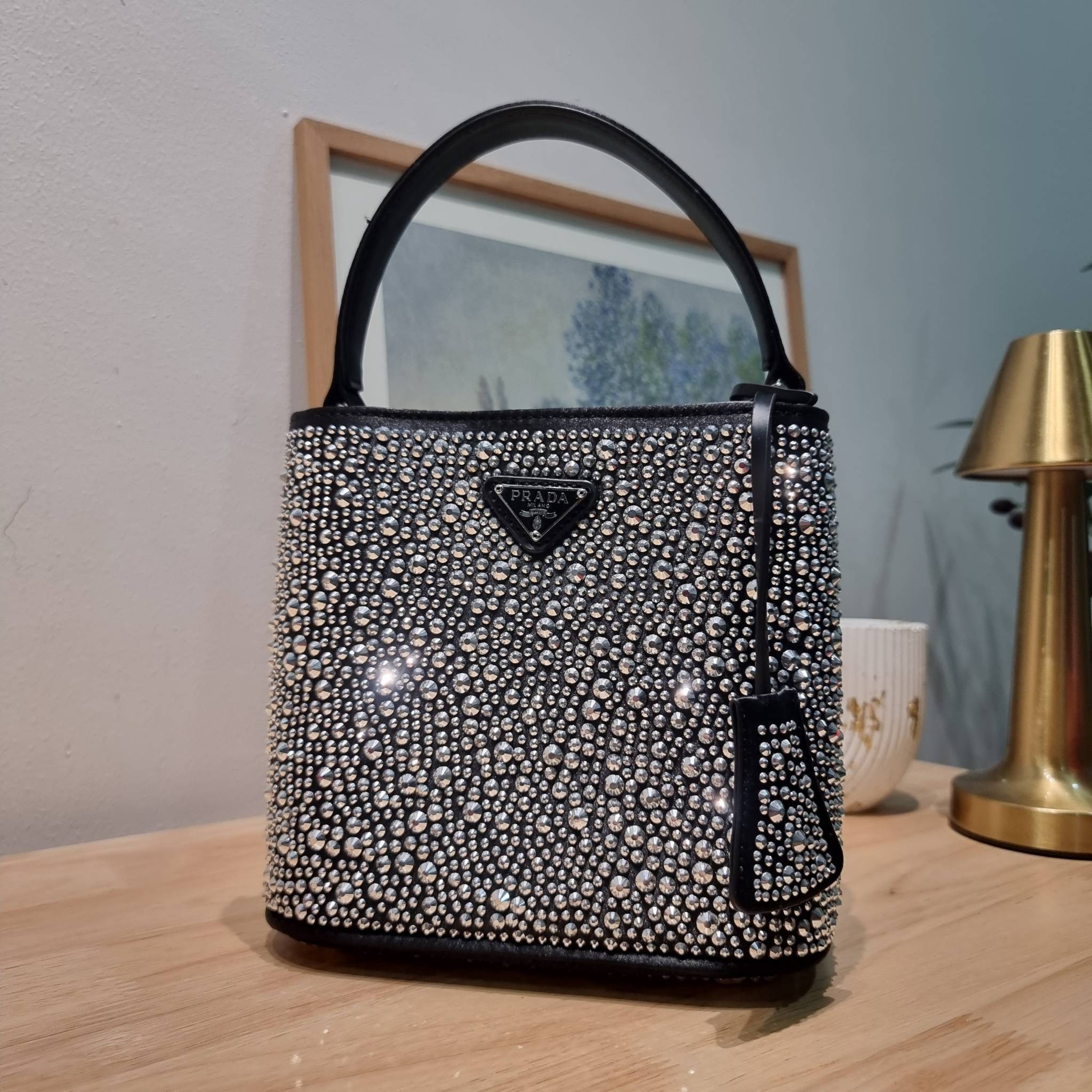 PRADA SMALL PANIER CRYSTAL EMBELLISHED TOTE BAG กระเป๋าสะพายทรงโท้ท ไซส์กำลังสวย หรูหรา โดดเด่น ถือออกงานก็ดูระยิบระยับเล่นแสง ทำให้ดูดีมีราคา มีสายคล้องในตัวและสายสะพายข้าง