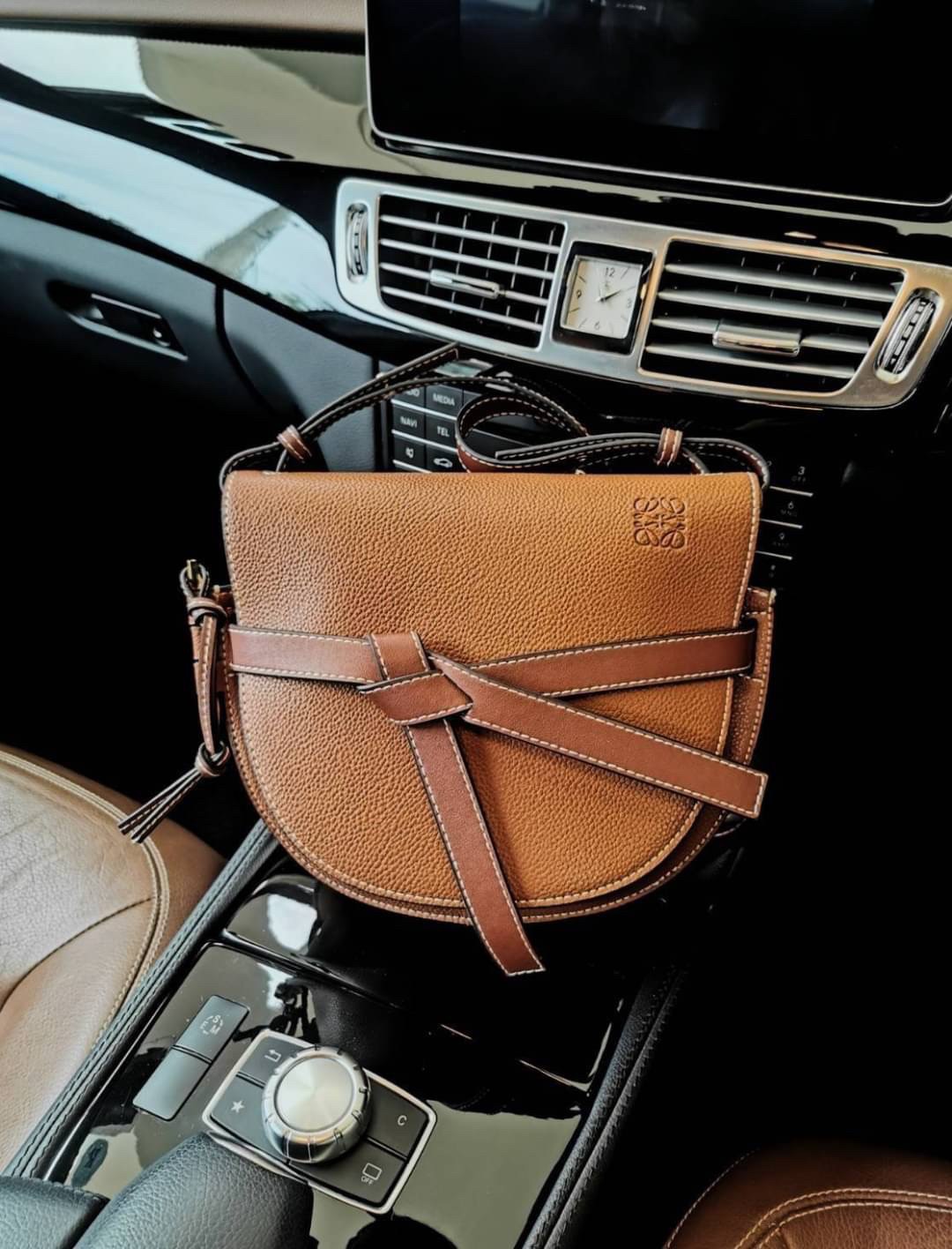 LOEWE gate dual bag / LOEWE CROSSBODY BAG VIP กระเป๋าถือหรือสะพาย Limited ทรงอานม้าสวยอยู่ทรง