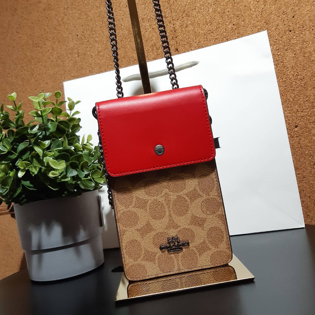 COACH PHONE CASE CROSSBODY BAG ((73486//76988//76357//39955//91046)) COACH NORTH/SOUTH CROSSBODY IN SIGNATURE CANVAS กระเป๋าใส่โทรศัพท์รุ่นนี้ มีความโดดเด่นทั้งดีไซน์และคุณสมบัติในการใช้งาน ด้วยลวดลายที่มีซิกเนเจอร์เป็นเอกลักษณ์แล้ว ด้านหลังยังมีช่องใส่กา