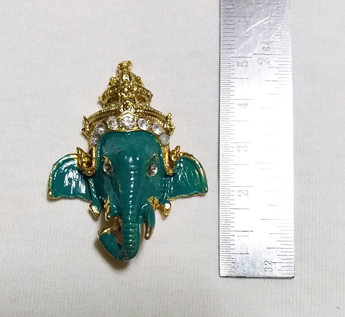 สินค้าหมดค่ะ เศียรพระพิฆเนศสีเขียวประดับพลอย(ตั้งบูชาหรือทำเป็นจี้ห้อยคอ)พร้อมกล่องกำมะหยี่ค่ะ