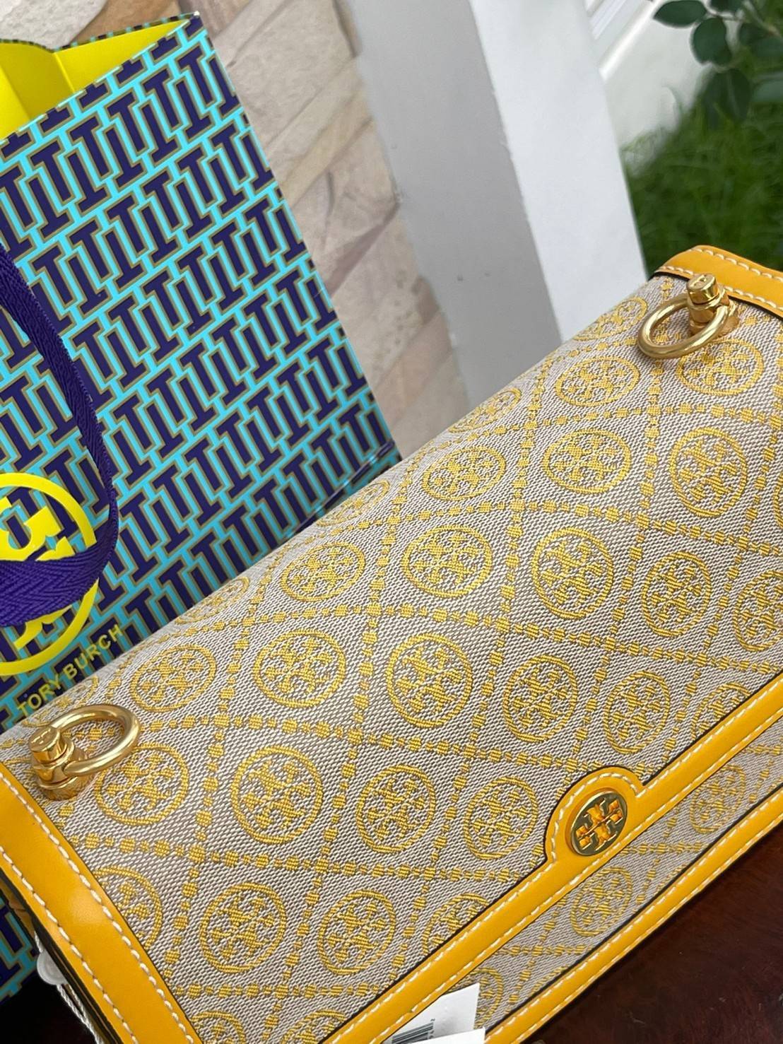 ของแท้ 💯% 】Tory burch t monogram jacquard shoulder bag คอลเลคชั่น T Monogram สำหรับคอลเลคชั่นฤดูใบไม้ผลิ 2021 เราสร้างสรรค์ลายโมโนแกรมที่ได้รับแรงบันดาลใจมาจากลวดลายการถักทอผ้าห่มของชาว Pennsylvania Dutch แบบดั้งเดิม