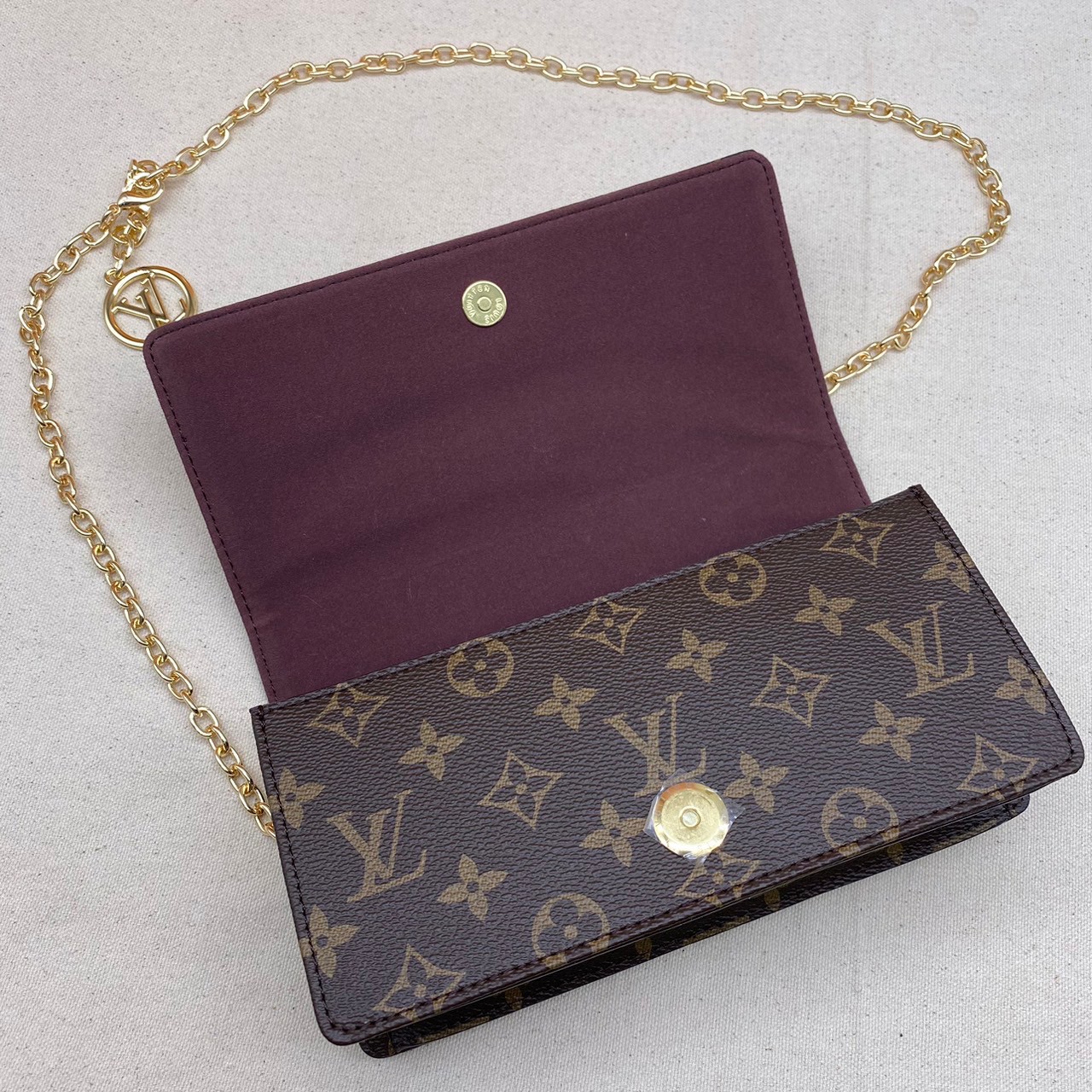 LV Wallet On Chain Lily Monogram Canvas / LV BAG พร้อมส่ง กระเป๋าสะพายทรงพอช คลาสสิค ดีไซน์เรียบหรู **รอบนี้จัดราคาพิเศษสุดคุ้ม งานสวยเกินราคาค่ะ